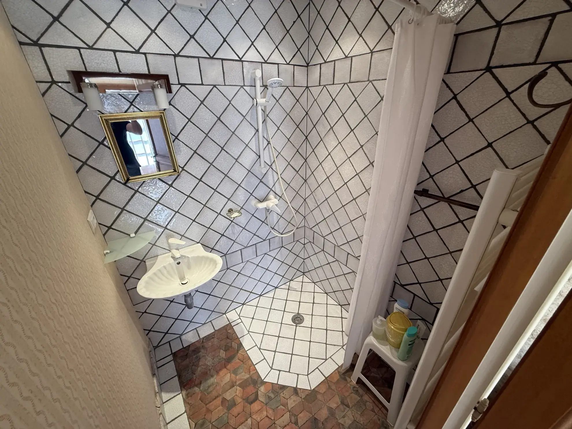 Charmante maison ancienne avec dépendances et terrain clos en Bourgogne 