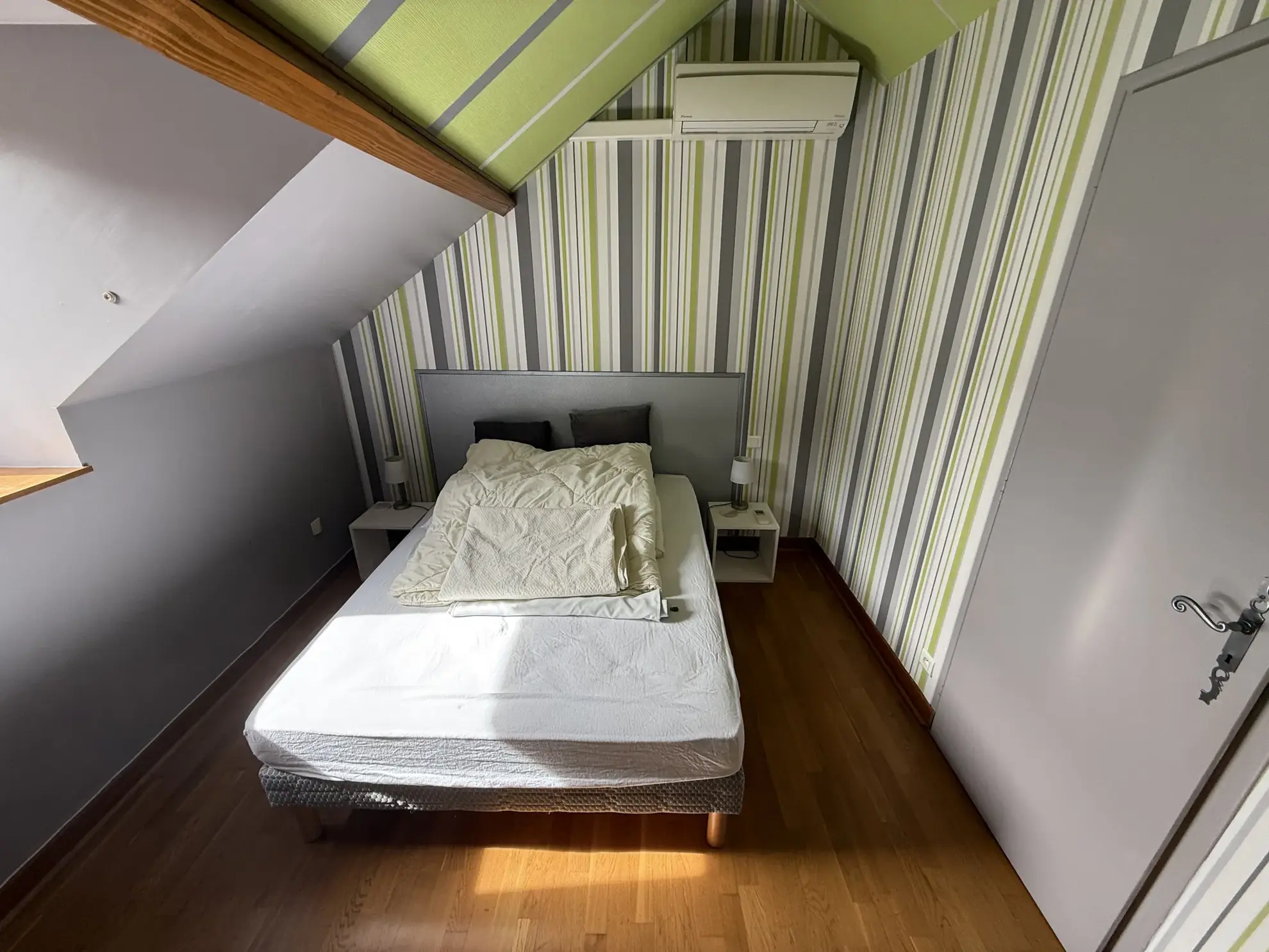 Charmante maison ancienne avec dépendances et terrain clos en Bourgogne 