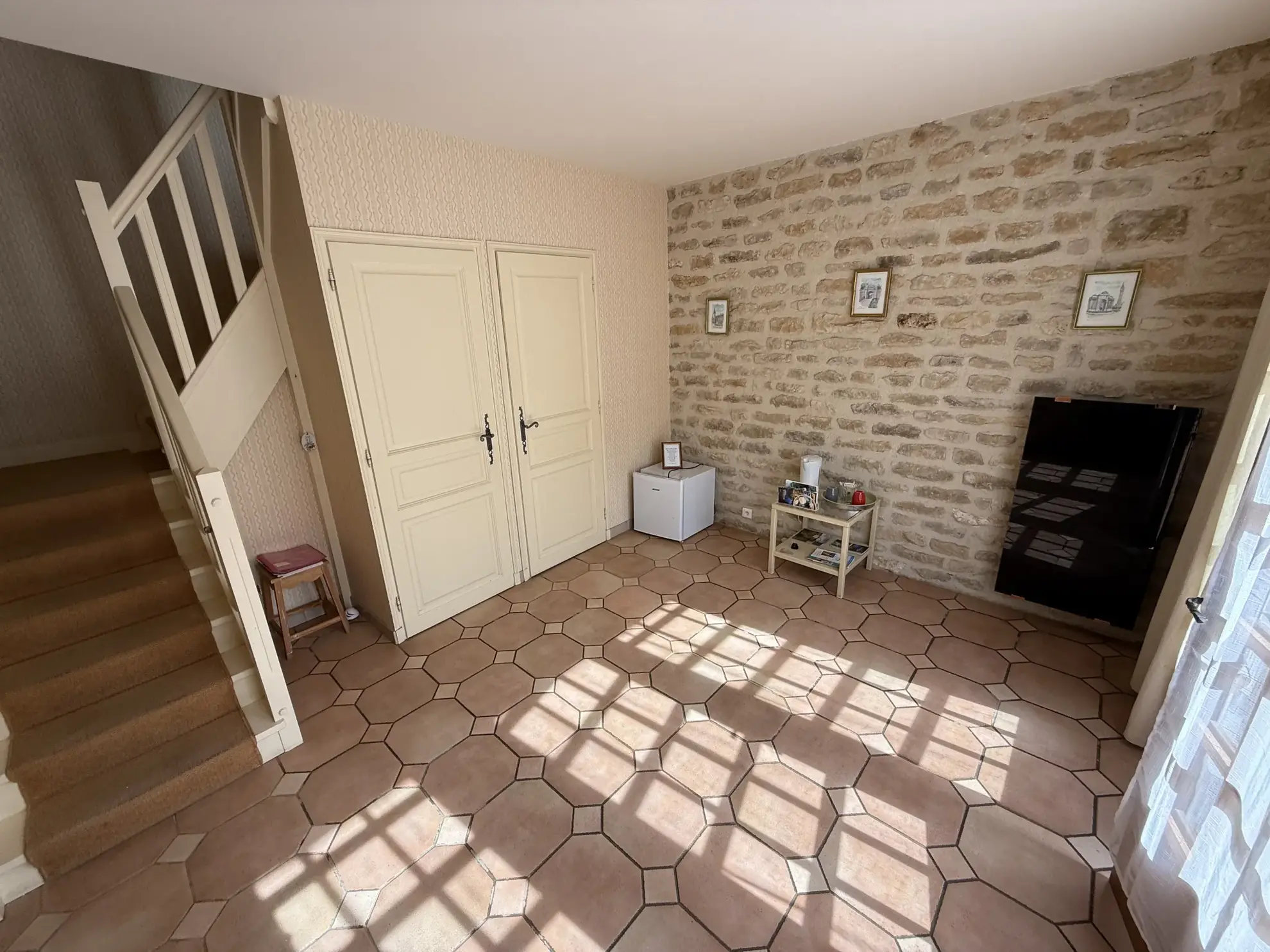 Charmante maison ancienne avec dépendances et terrain clos en Bourgogne 