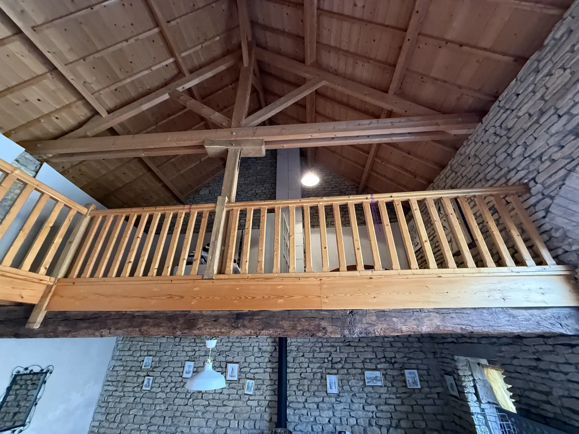 Charmante maison ancienne avec dépendances et terrain clos en Bourgogne 