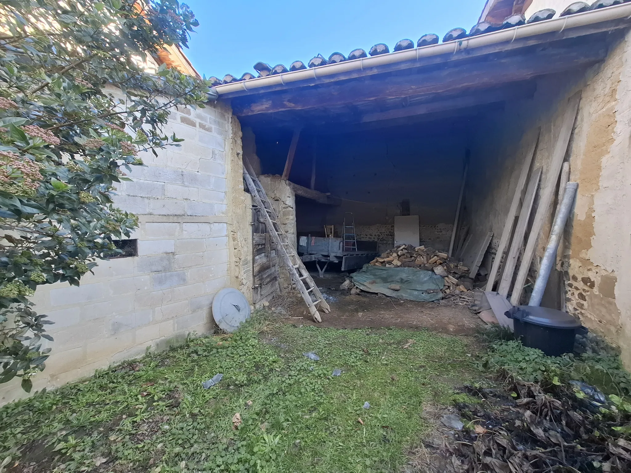 Maison à rénover avec dépendances à Cheyssieu, Vienne (38550) 