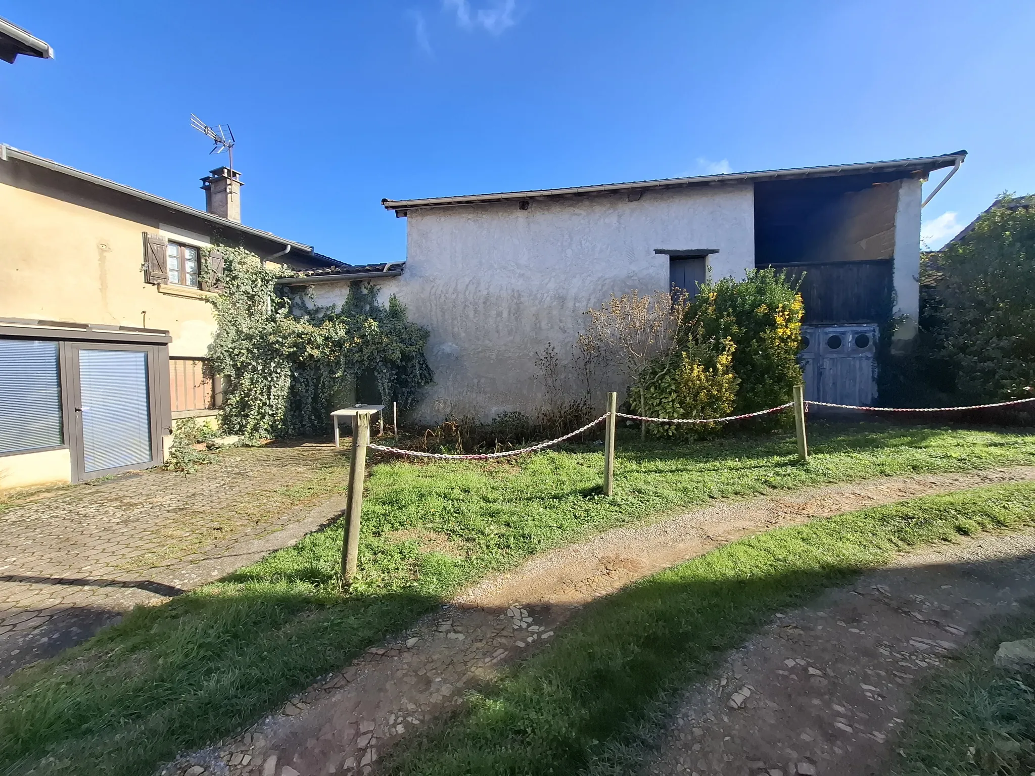 Maison à rénover avec dépendances à Cheyssieu, Vienne (38550) 