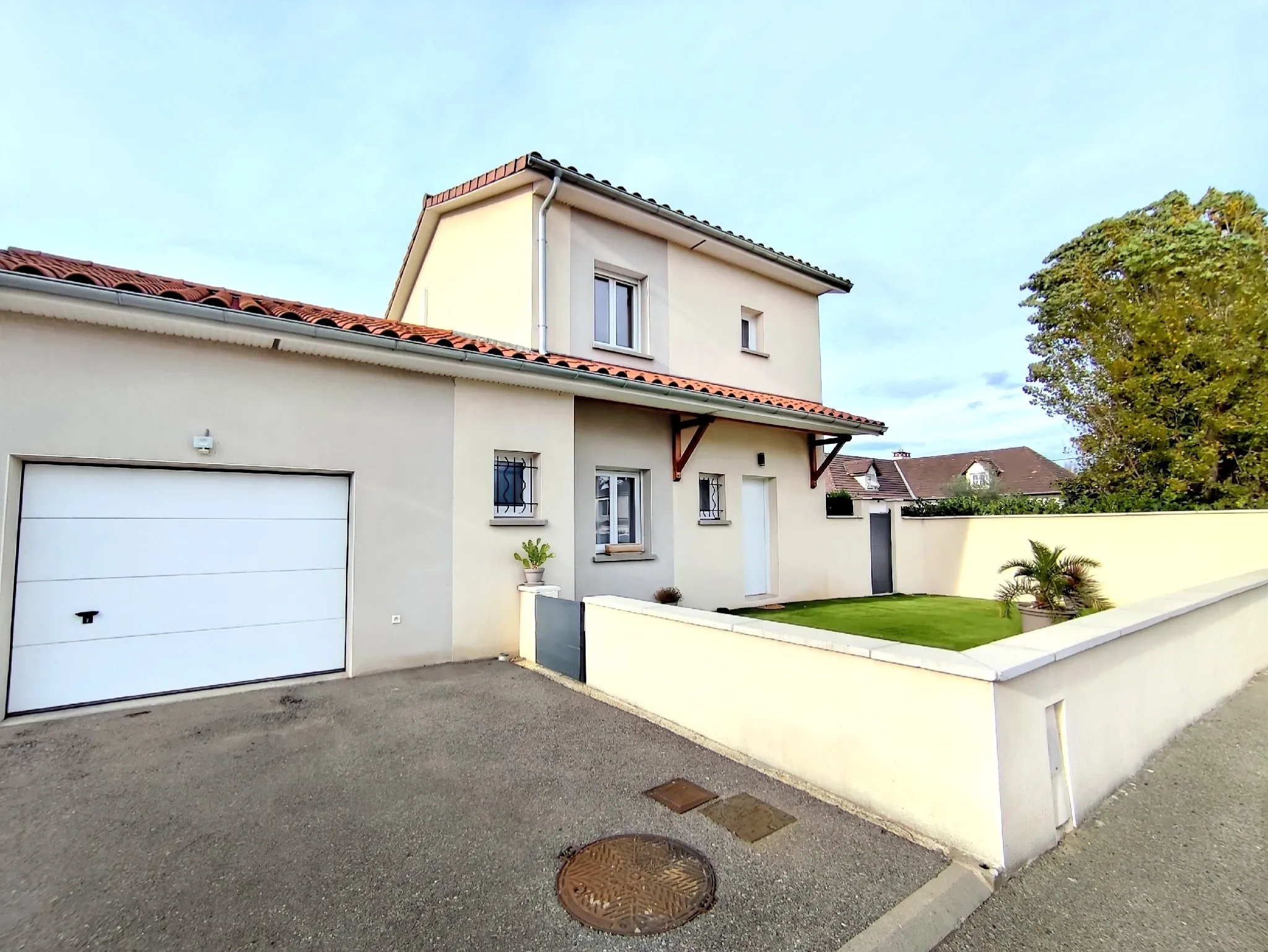 Maison à vendre à Roussillon - 4 chambres, terrasse, garage, moderne