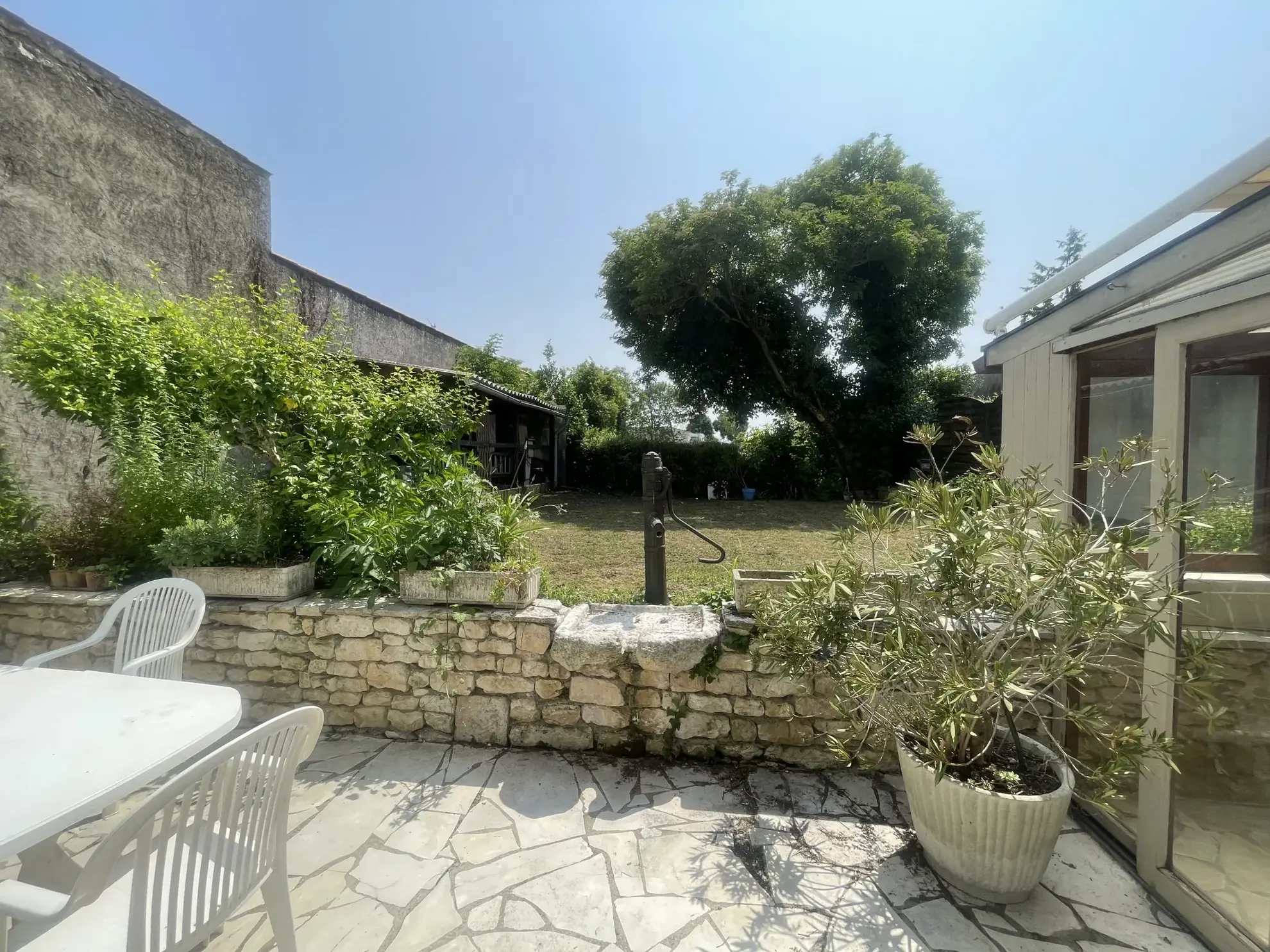 Achat maison à Croix Chapeau avec 3 chambres, jardin exposé sud et garage 