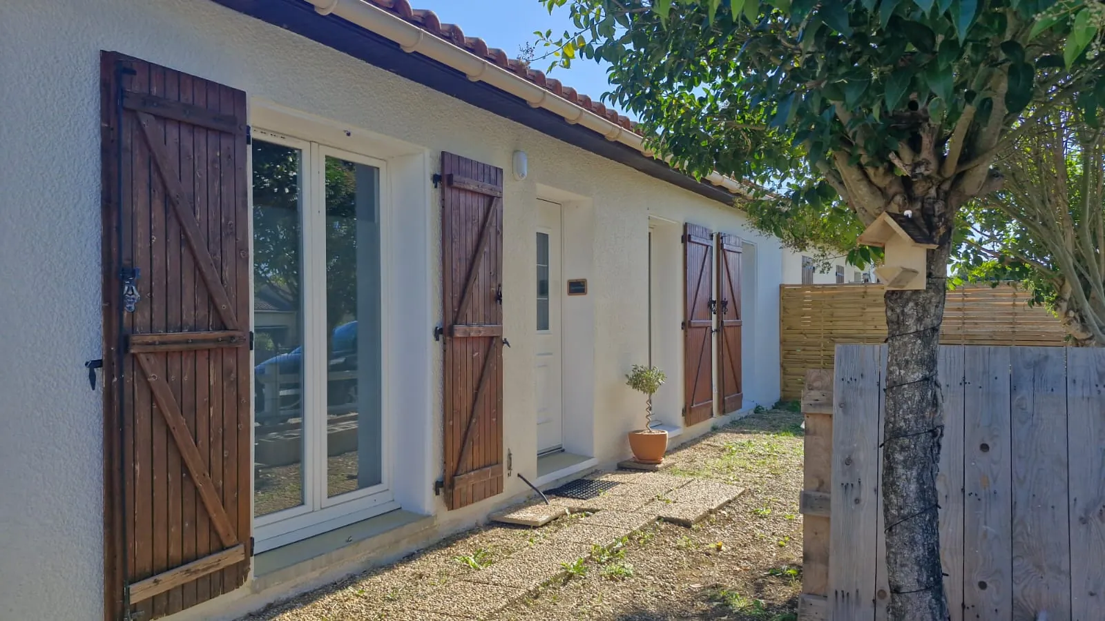 Charmante maison de plain-pied rénovée à Pellegrue, 3 ch, garage, proche commodités