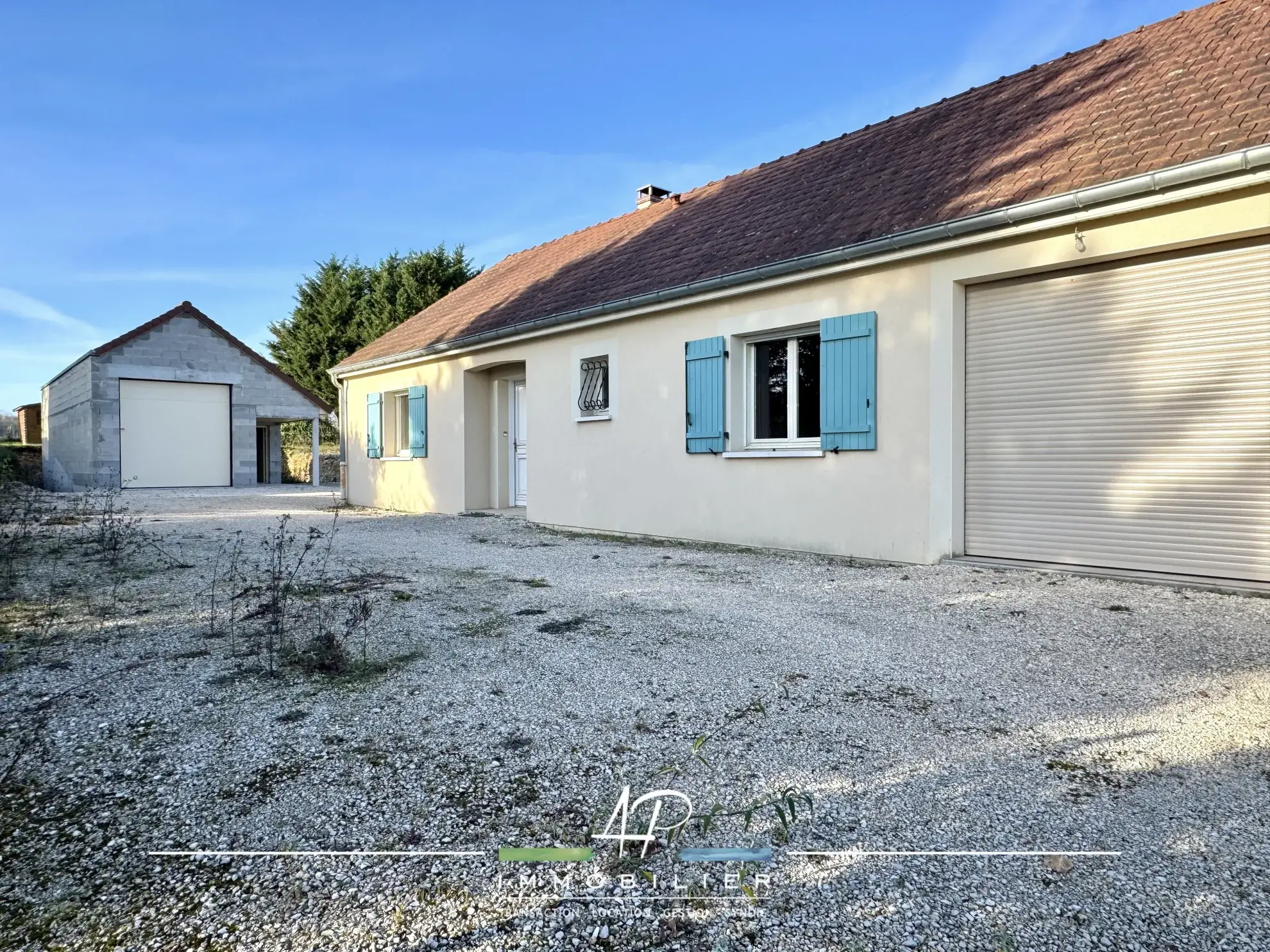 Maison de plain-pied avec dépendance à Dampierre et Flee, 3 chambres, terrain de 1360 m²