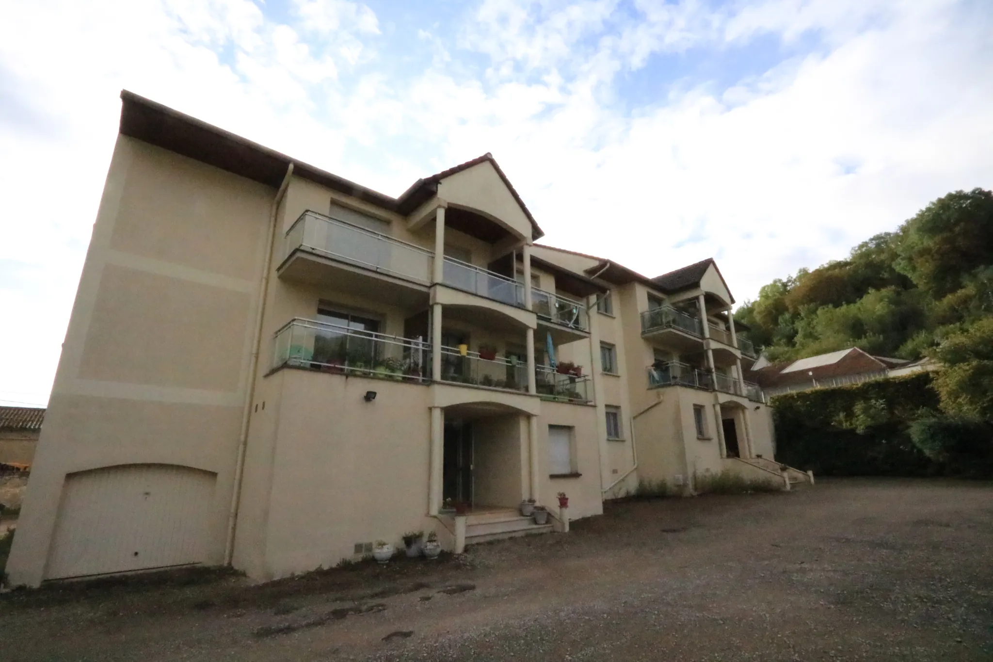 Appartement T3 avec balcon, garage et cave à Tonnerre (89700) – Opportunité privée