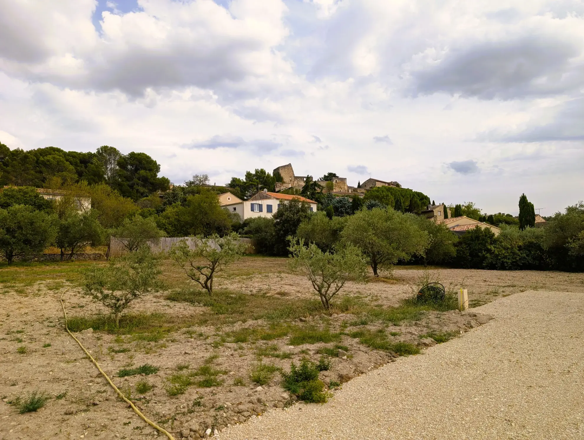 Terrains à bâtir à Lagnes – Vue dégagée, emplacement calme, construction plain-pied