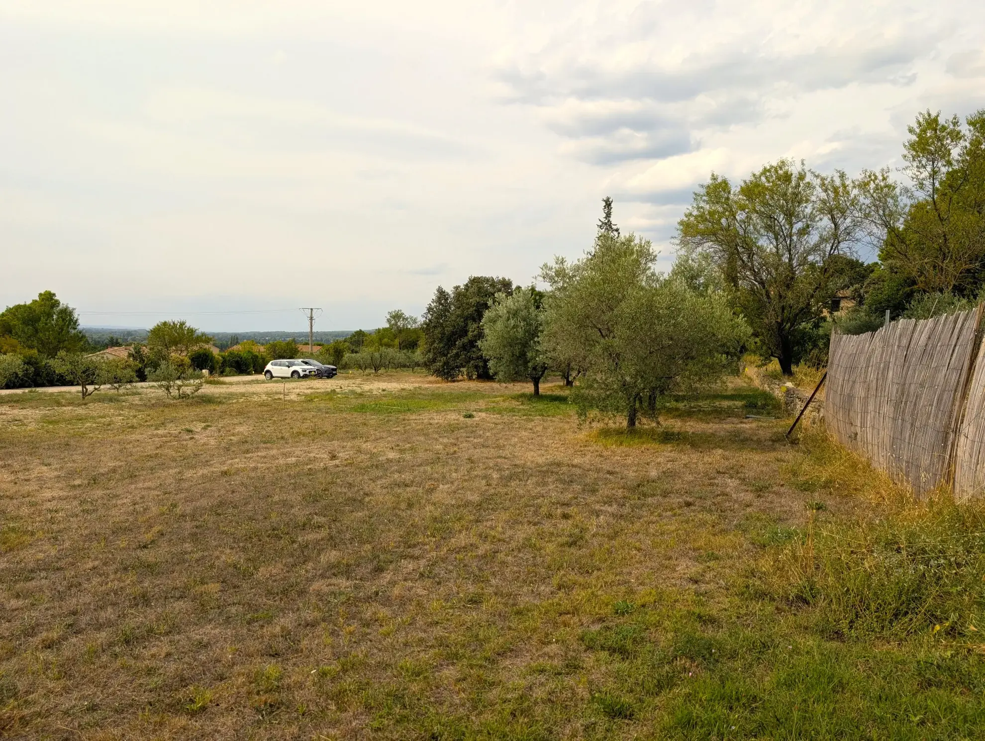 Terrains à bâtir à Lagnes – Vue dégagée, emplacement calme, construction plain-pied 