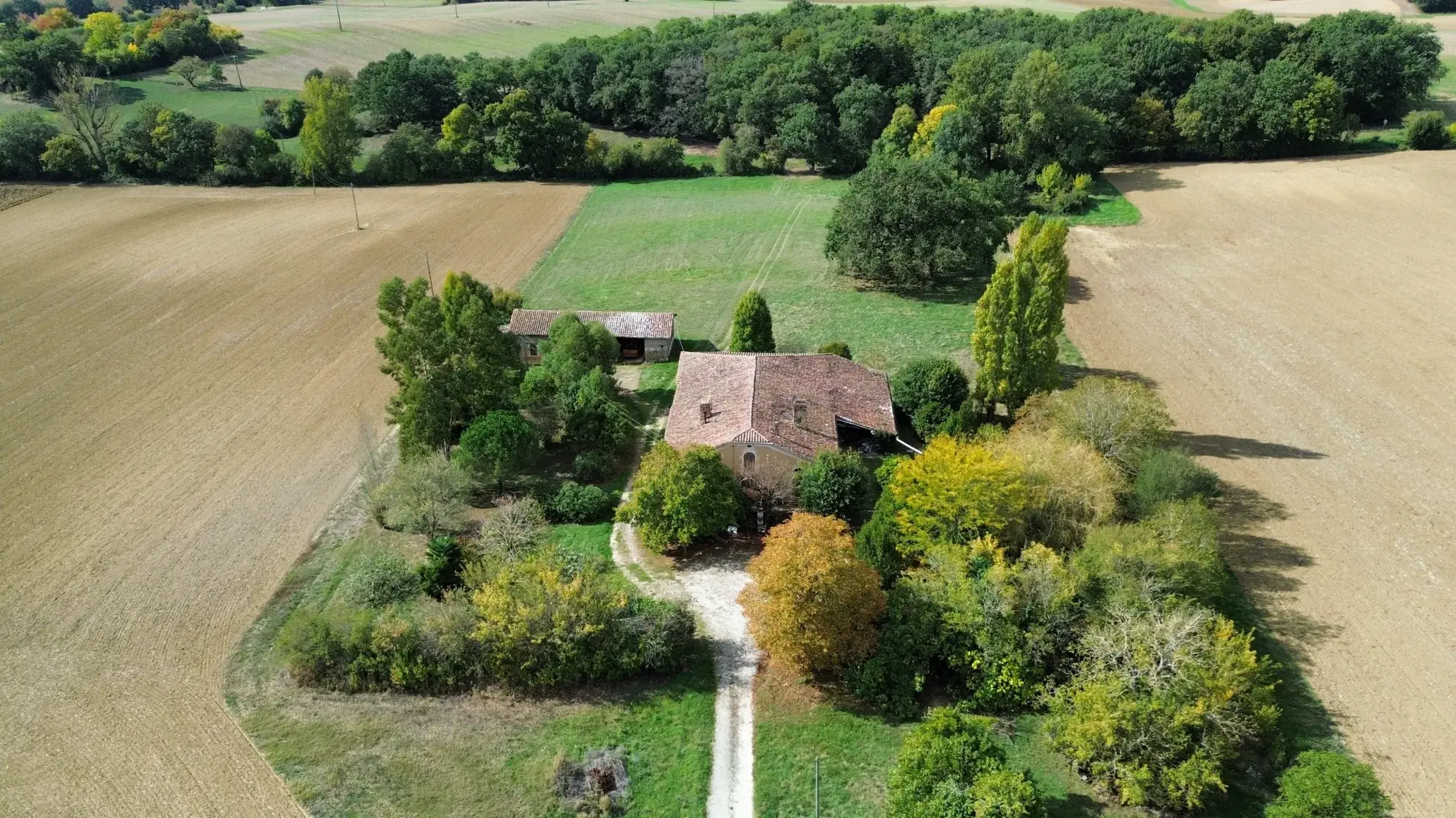 Ancien corps de ferme à rénover dans le Gers avec vue sur les Pyrénées