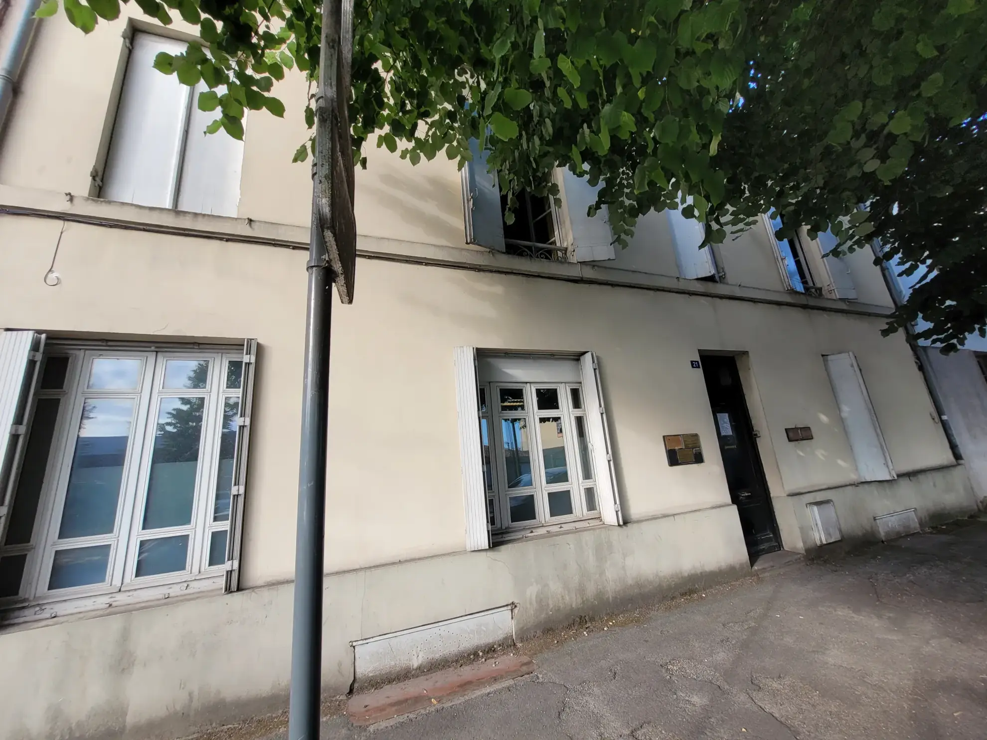 Ancien cabinet médical avec ascenseur à vendre à Marmande, idéal pour investissements