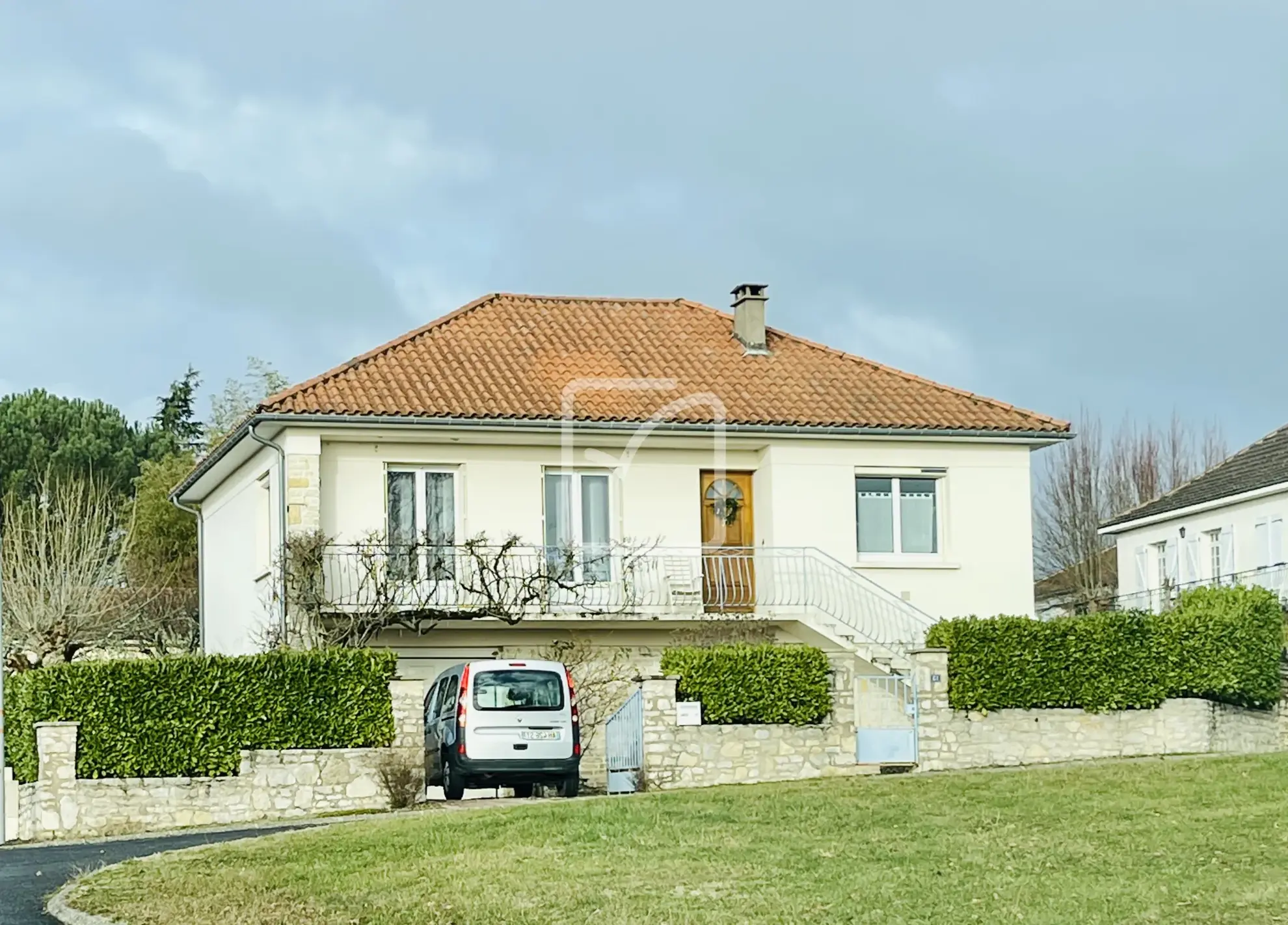 Vente en viager d'une maison de ville avec piscine à Gourdon