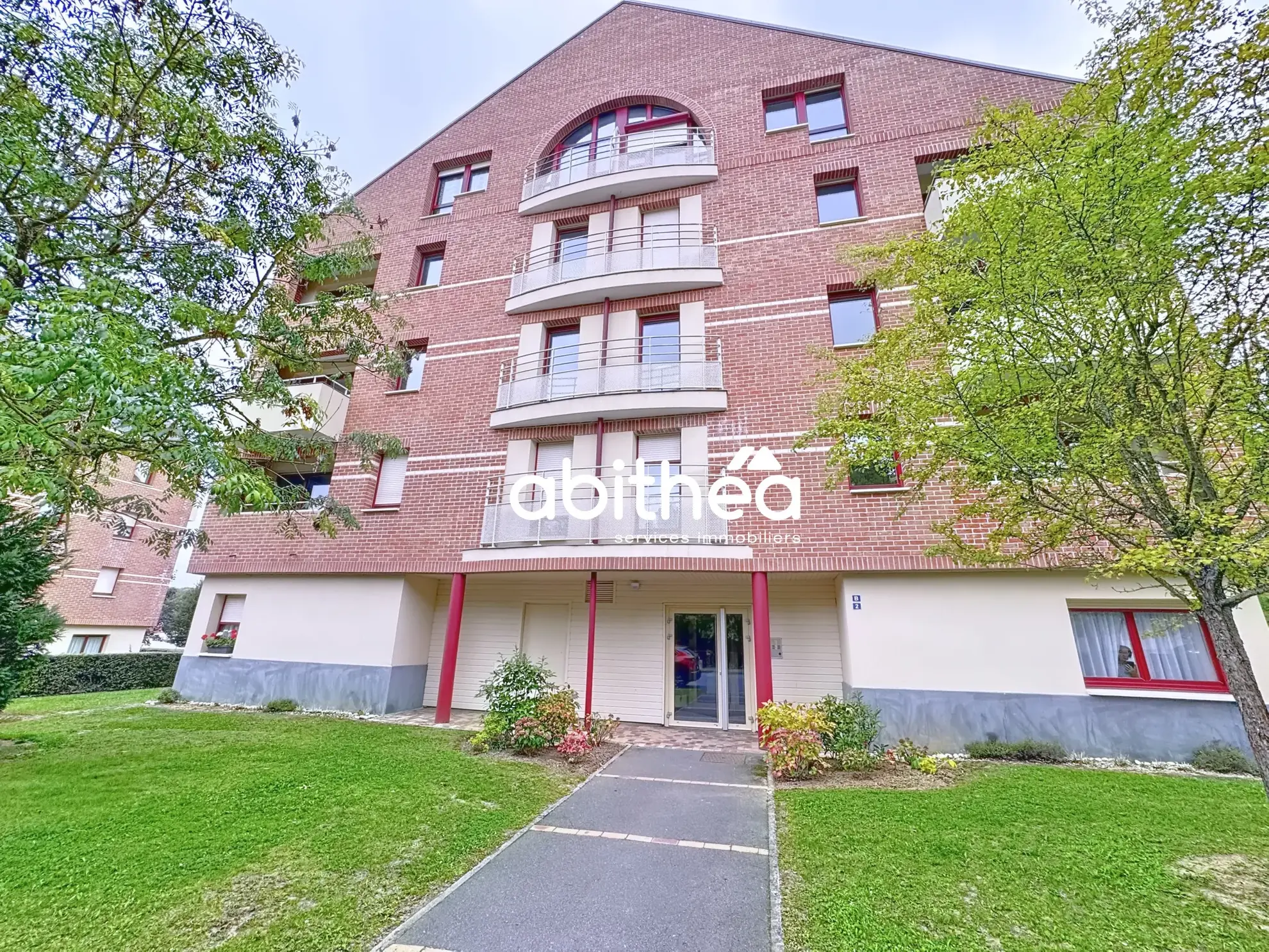 Appartement T2 avec garage sécurisé à Arras - Résidence récente et bien située 
