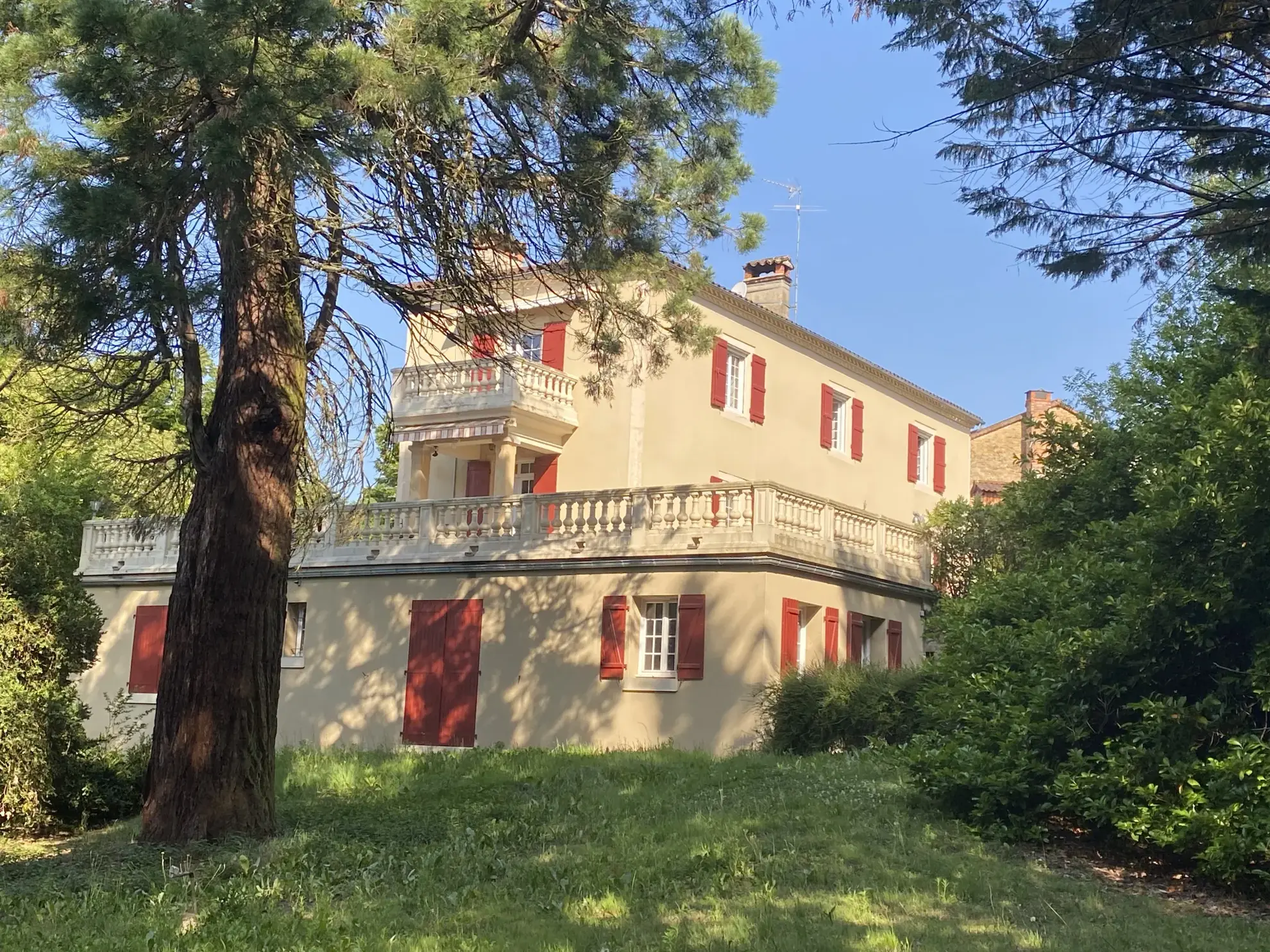 Magnifique maison bourgeoise de 1772 avec jardin à St Cere en vente