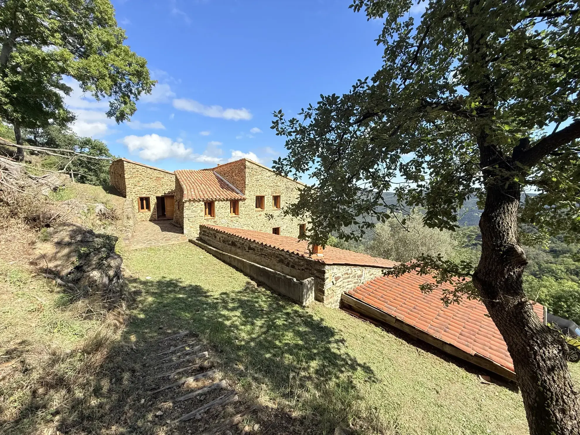 Mas en pierre de 538 m² avec 9 suites et vue imprenable jusqu'à la Méditerranée