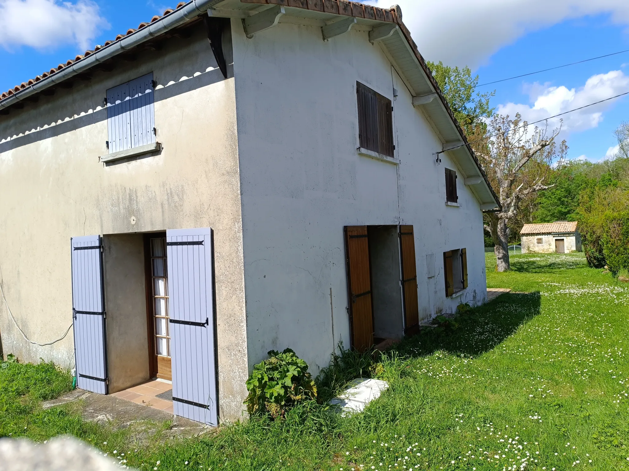 Maison à vendre à Thaims avec grand jardin, garage et terrasse - Idéal première acquisition 