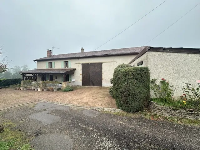 Vente ferme rénovée avec dépendances à Melay (71340) - 4 chambres, terrain de 3000 m² 