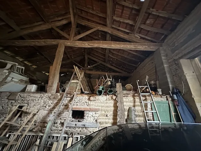 Vente ferme rénovée avec dépendances à Melay (71340) - 4 chambres, terrain de 3000 m² 