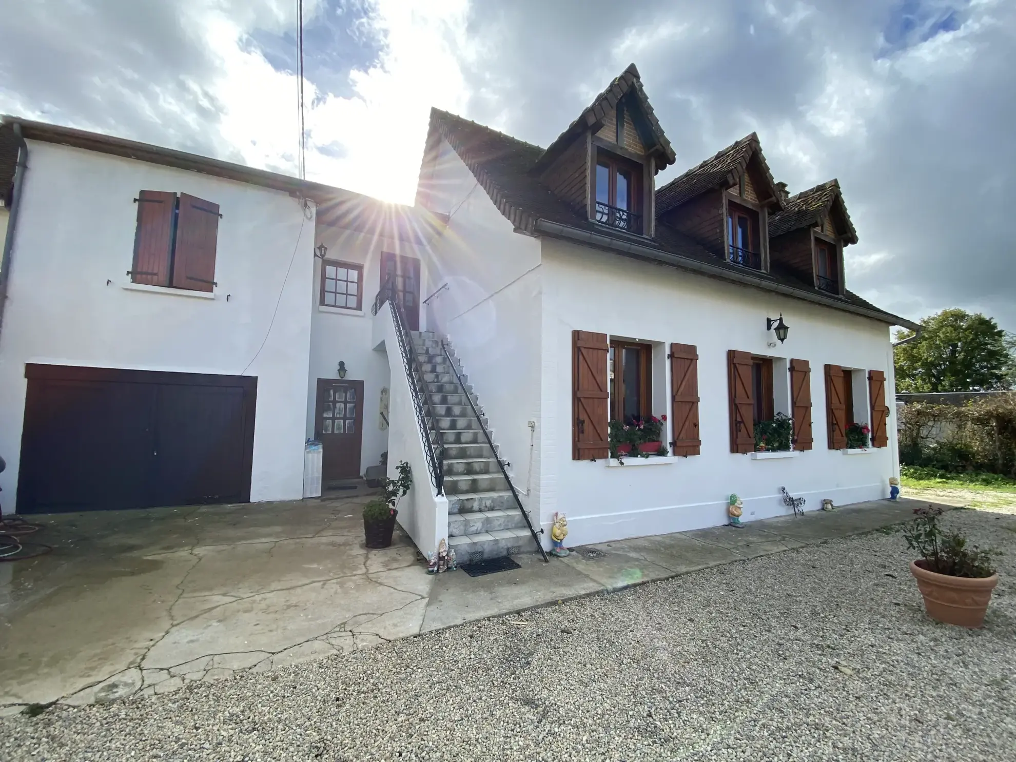 Maison à Bagnoles de l'Orne avec 4 appartements, jardin et garage – Investissement ou résidence