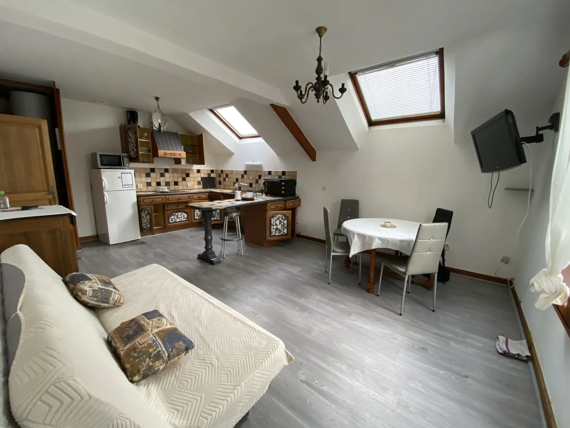 Maison à Bagnoles de l'Orne avec 4 appartements, jardin et garage – Investissement ou résidence 