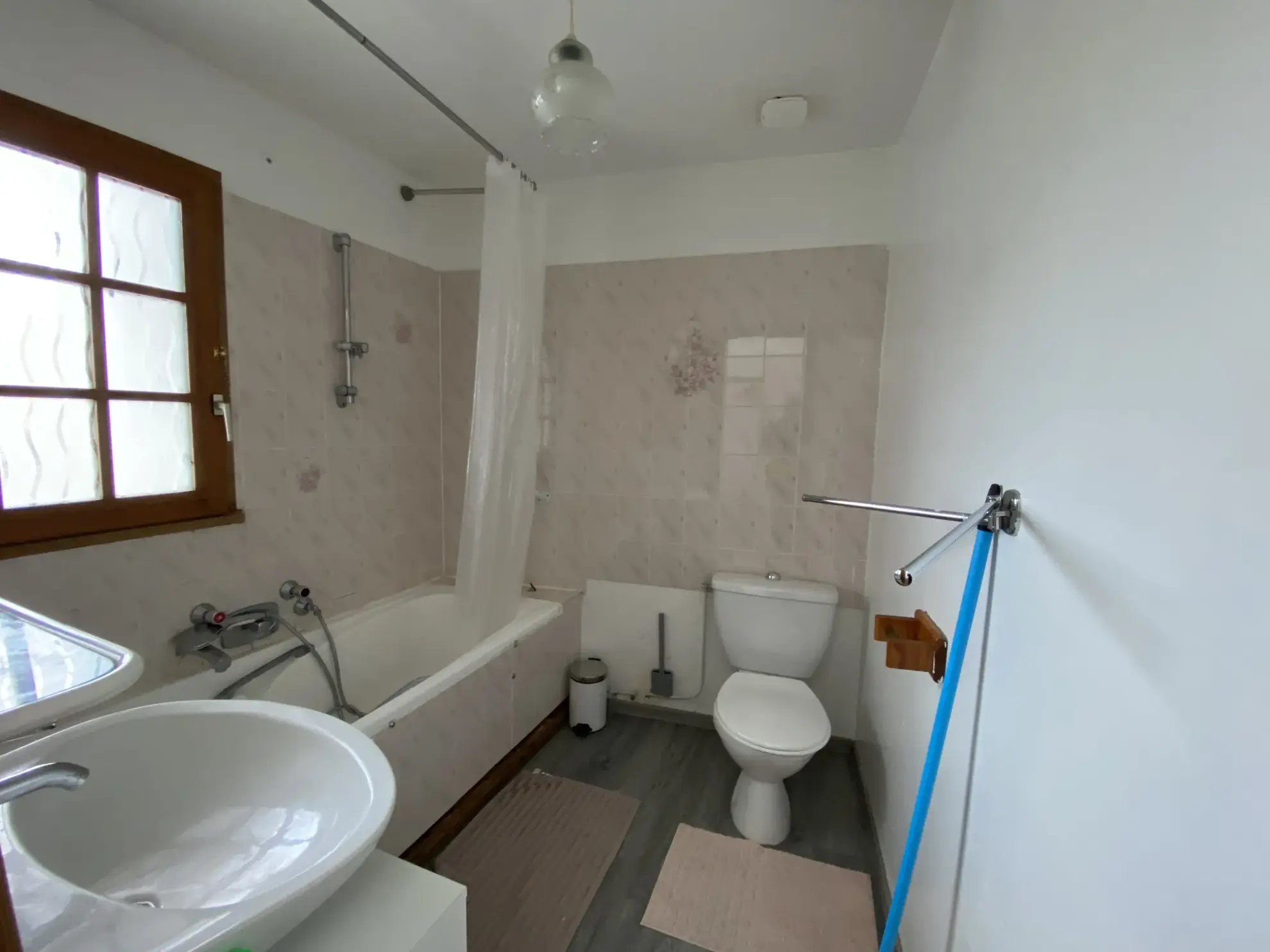 Maison à Bagnoles de l'Orne avec 4 appartements, jardin et garage – Investissement ou résidence 