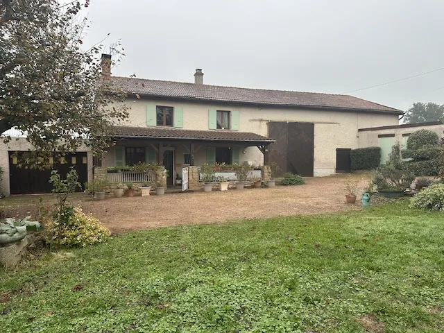 Vente ferme rénovée avec dépendances à Melay (71340) - 4 chambres, terrain de 3000 m² 