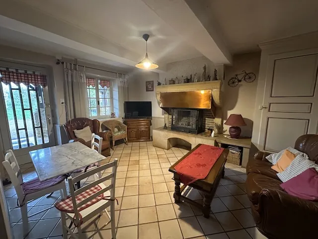 Vente ferme rénovée avec dépendances à Melay (71340) - 4 chambres, terrain de 3000 m² 