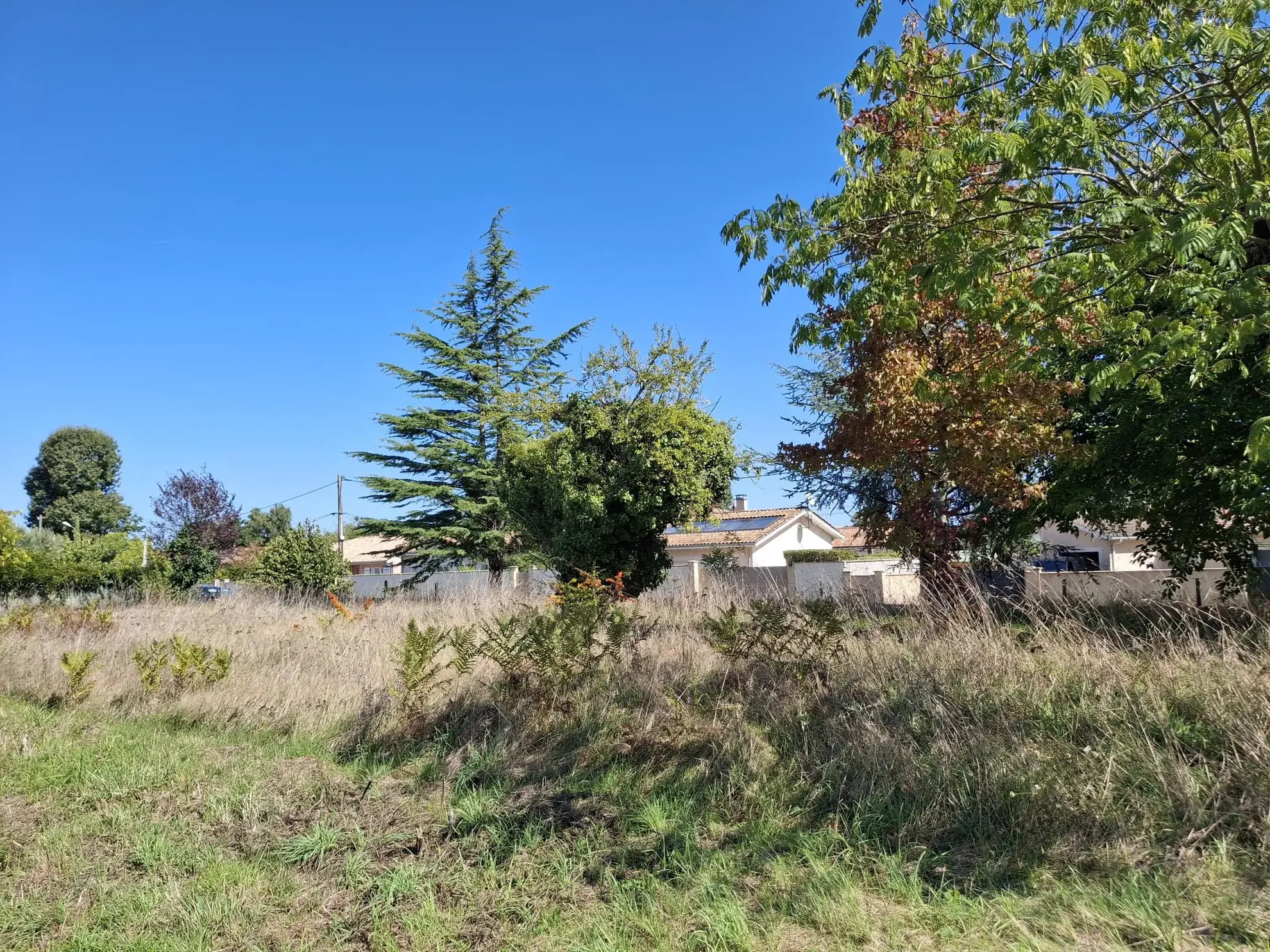 Terrain constructible de 1340 m² à Ludon-Médoc, proche du centre-ville