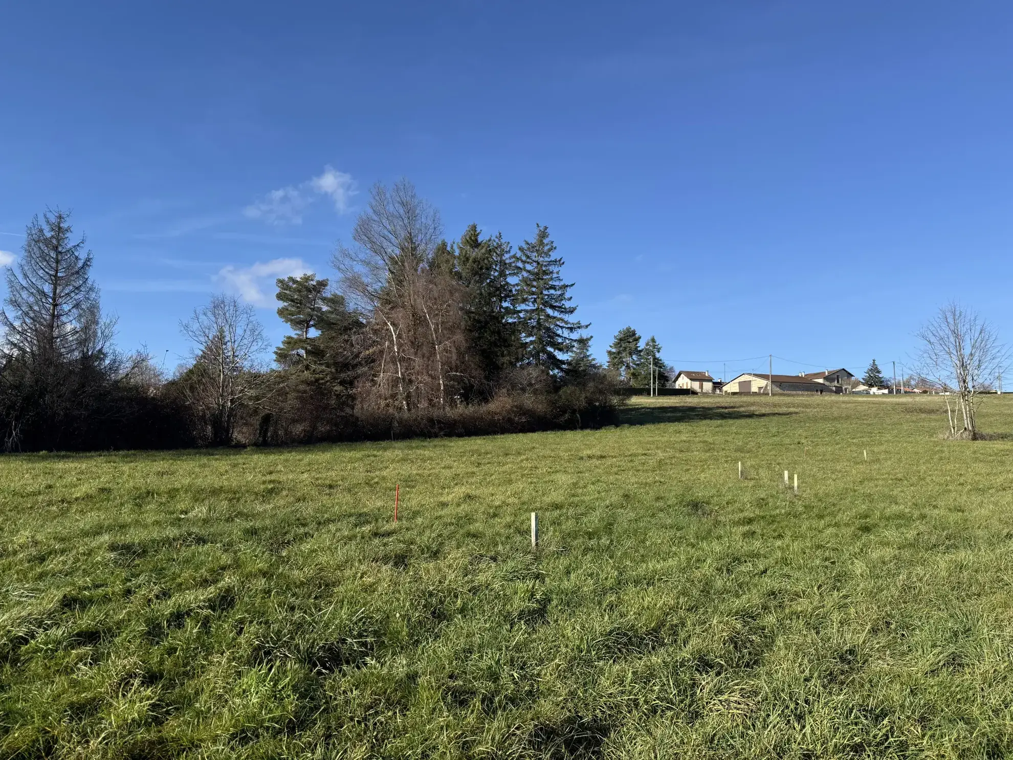 Terrain constructible à Primarette – Vue dégagée, environnement calme, 749 m²