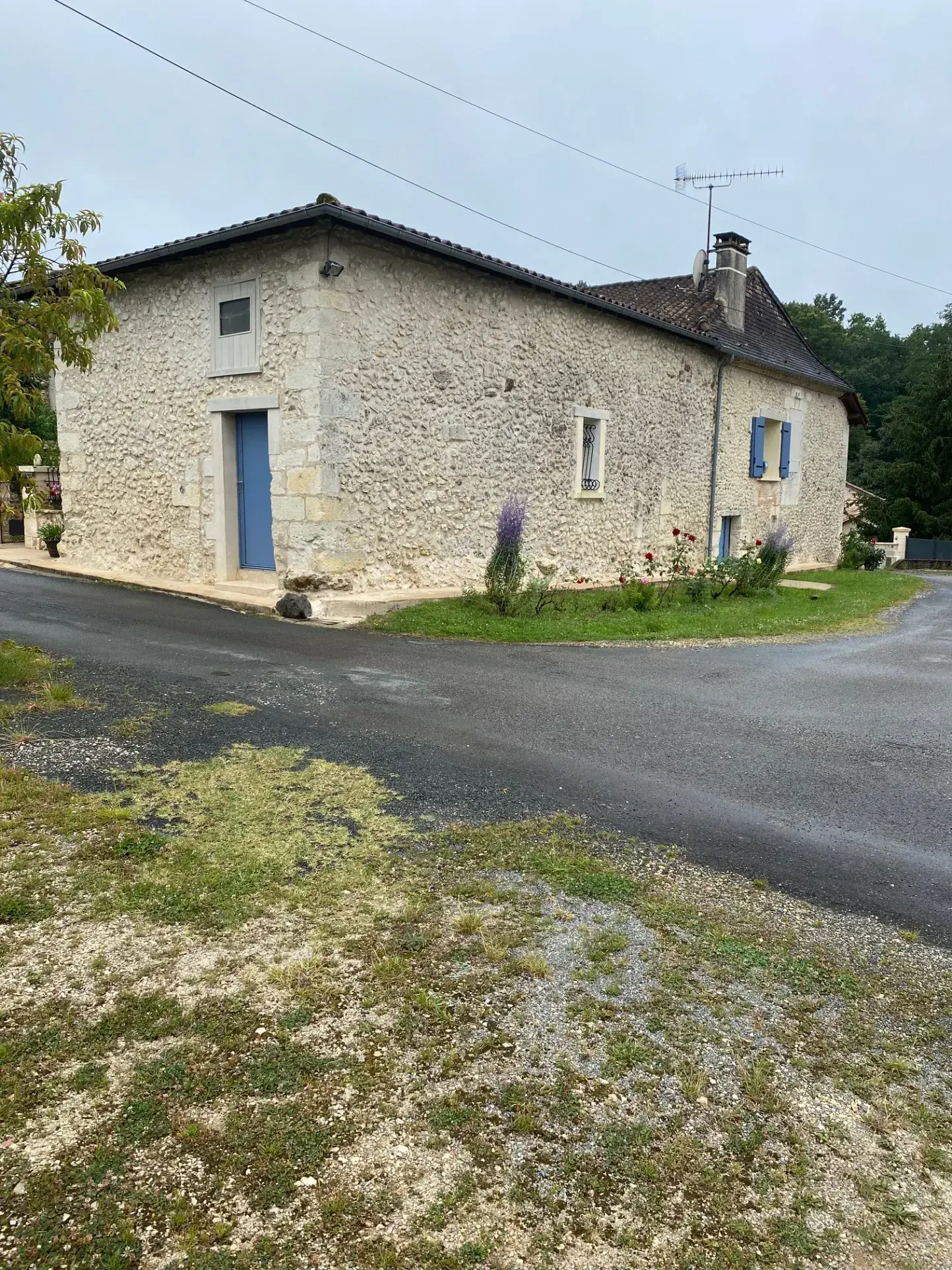 Beautiful stone character house with dependences and land in Riberac Dordogne