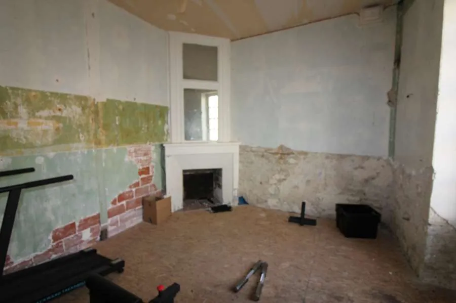 Maison de bourg à Brinon-sur-Beuvron avec 151m², jardin et potentiel de rénovation 