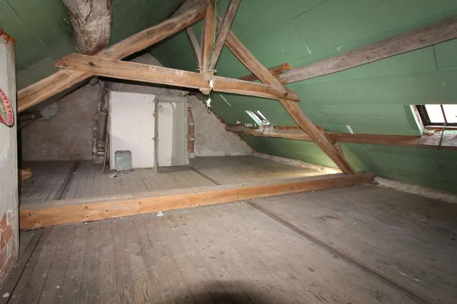 Maison de bourg à Brinon-sur-Beuvron avec 151m², jardin et potentiel de rénovation 