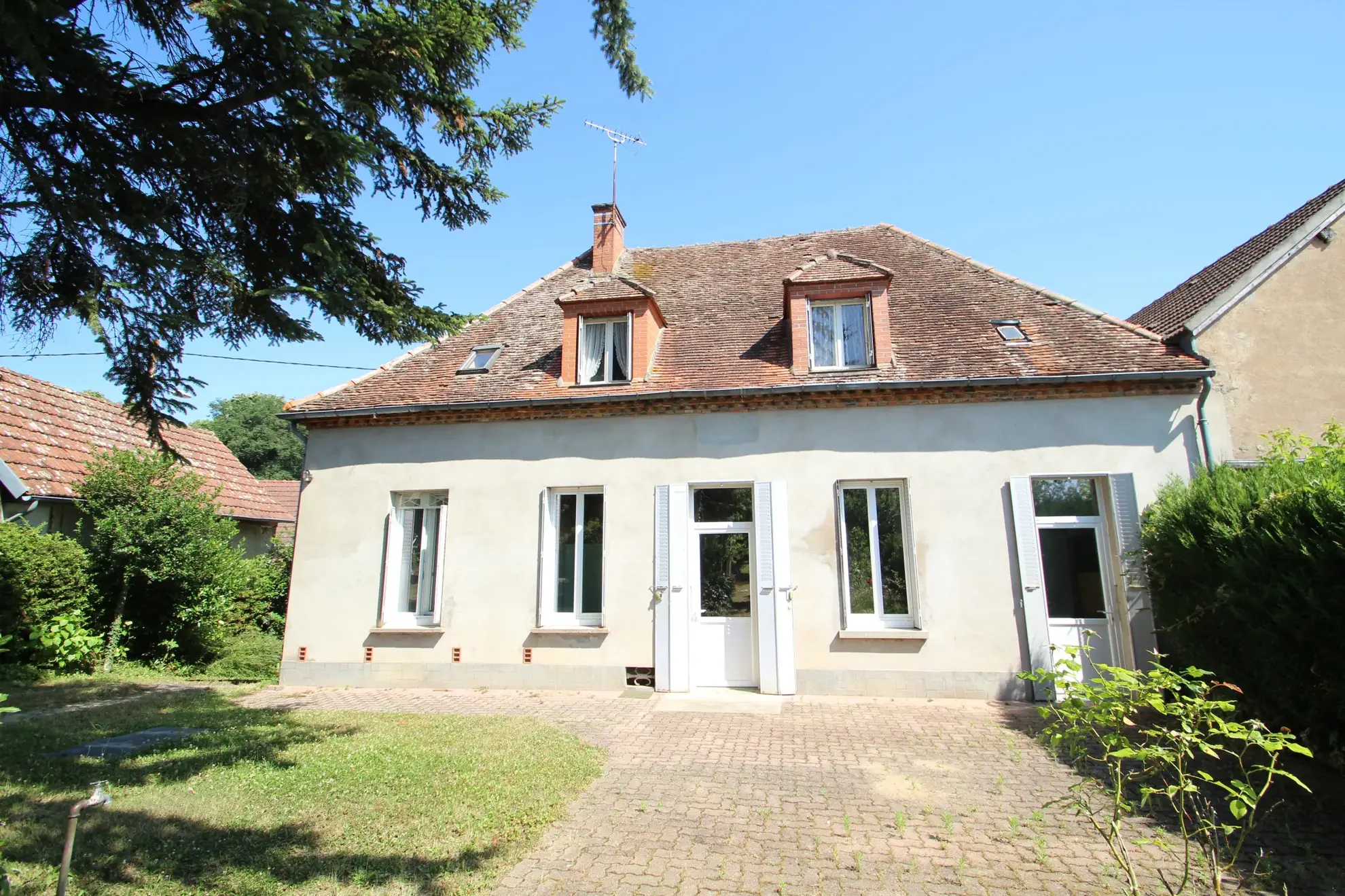 A vendre maison de village de 111 m² avec jardin à Saligny-sur-Roudon