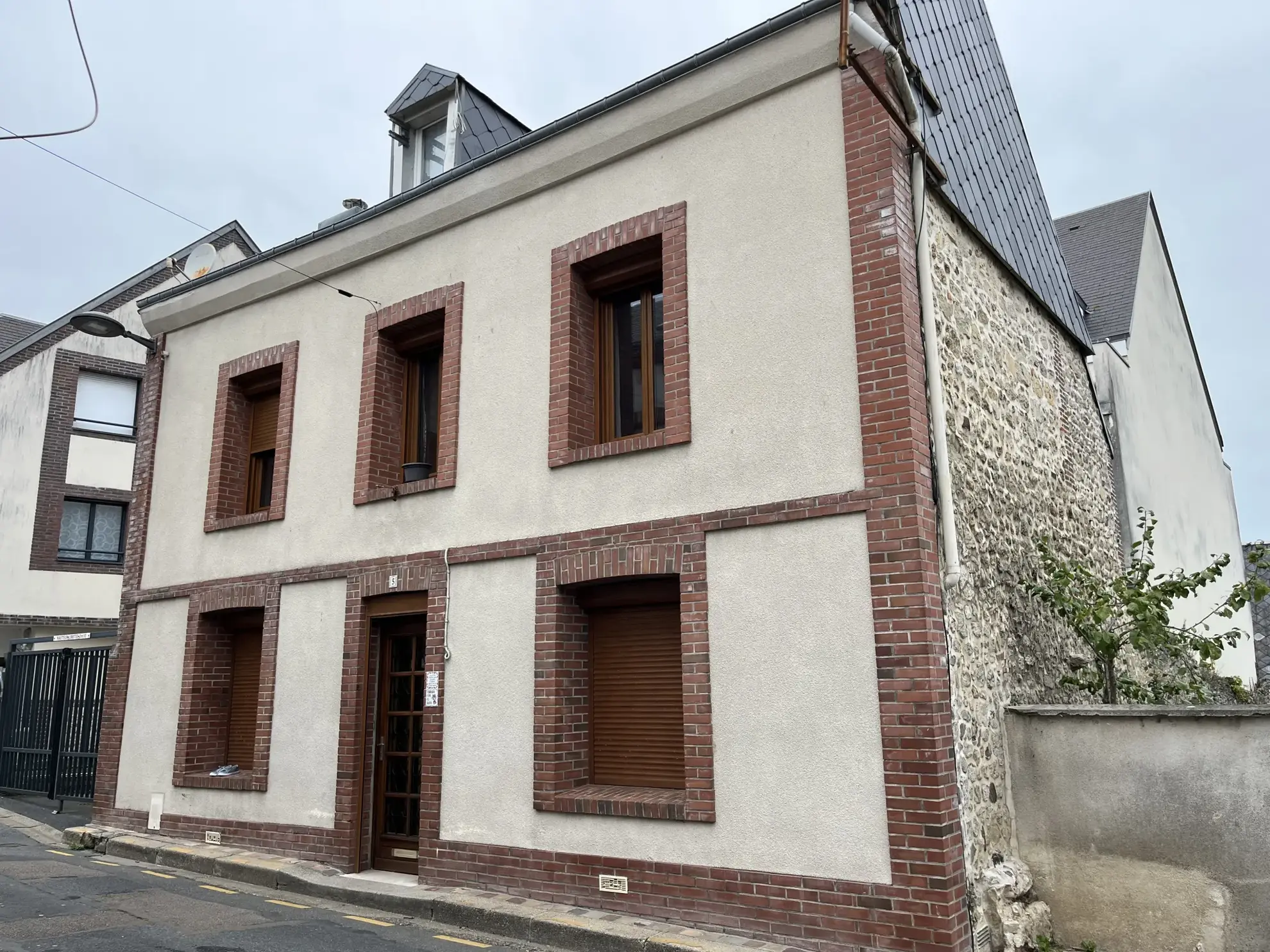 Maison de ville à Fécamp avec garage, 6 pièces, proche centre-ville
