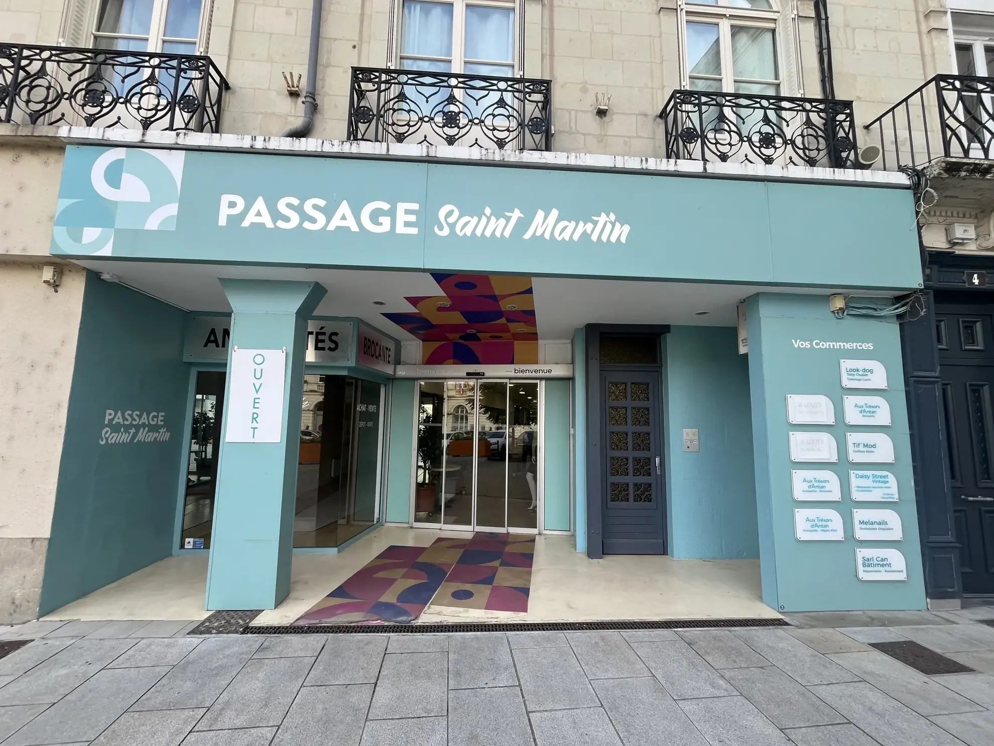 Galerie commerciale à Sablé-sur-Sarthe avec 5 locaux à louer dans un emplacement premier