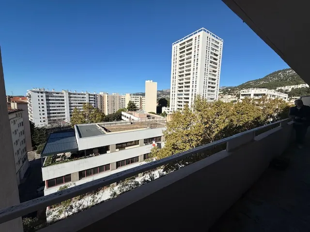 Appartement 5 pièces à Toulon Claret avec cave et balcon