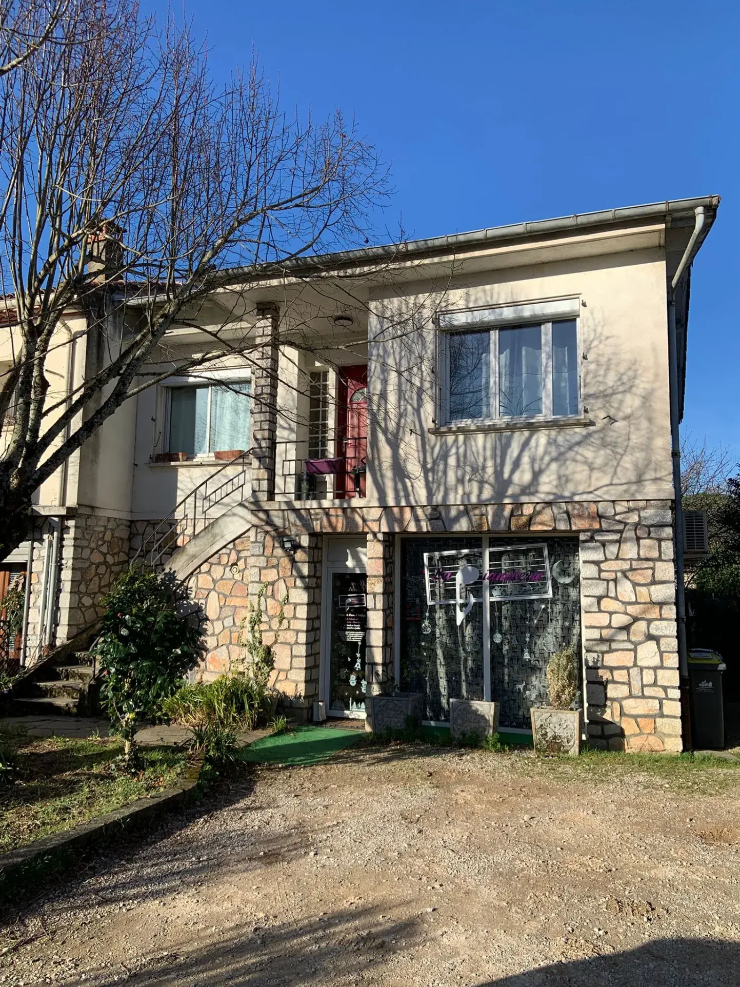 Maison mitoyenne à vendre à Castres, 4 chambres, jardin privé, proche commodités 