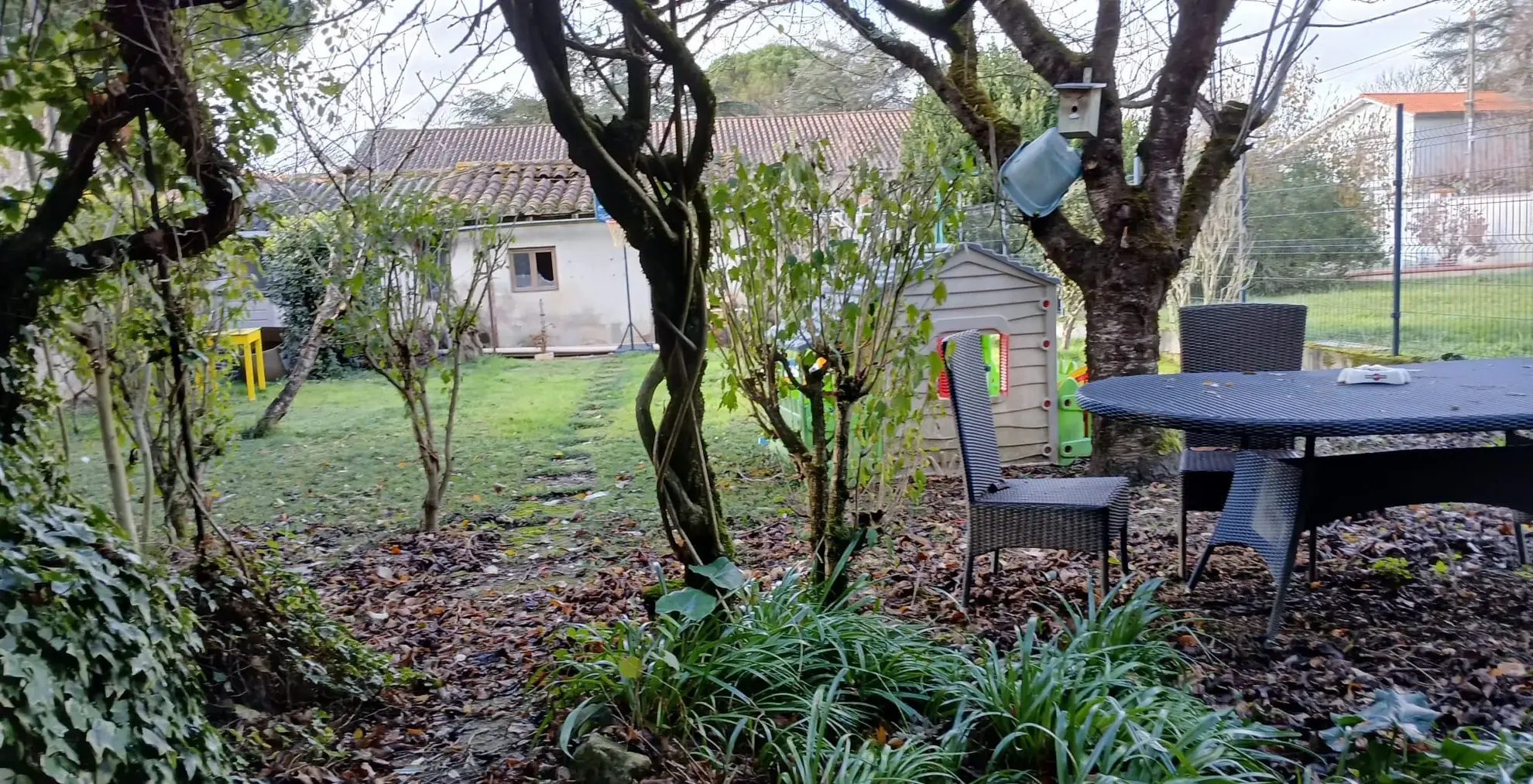 Maison mitoyenne à vendre à Castres, 4 chambres, jardin privé, proche commodités 