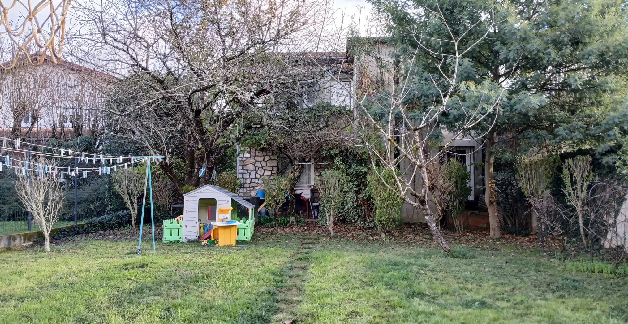 Charmante maison mitoyenne avec jardin à Castres proche commodités