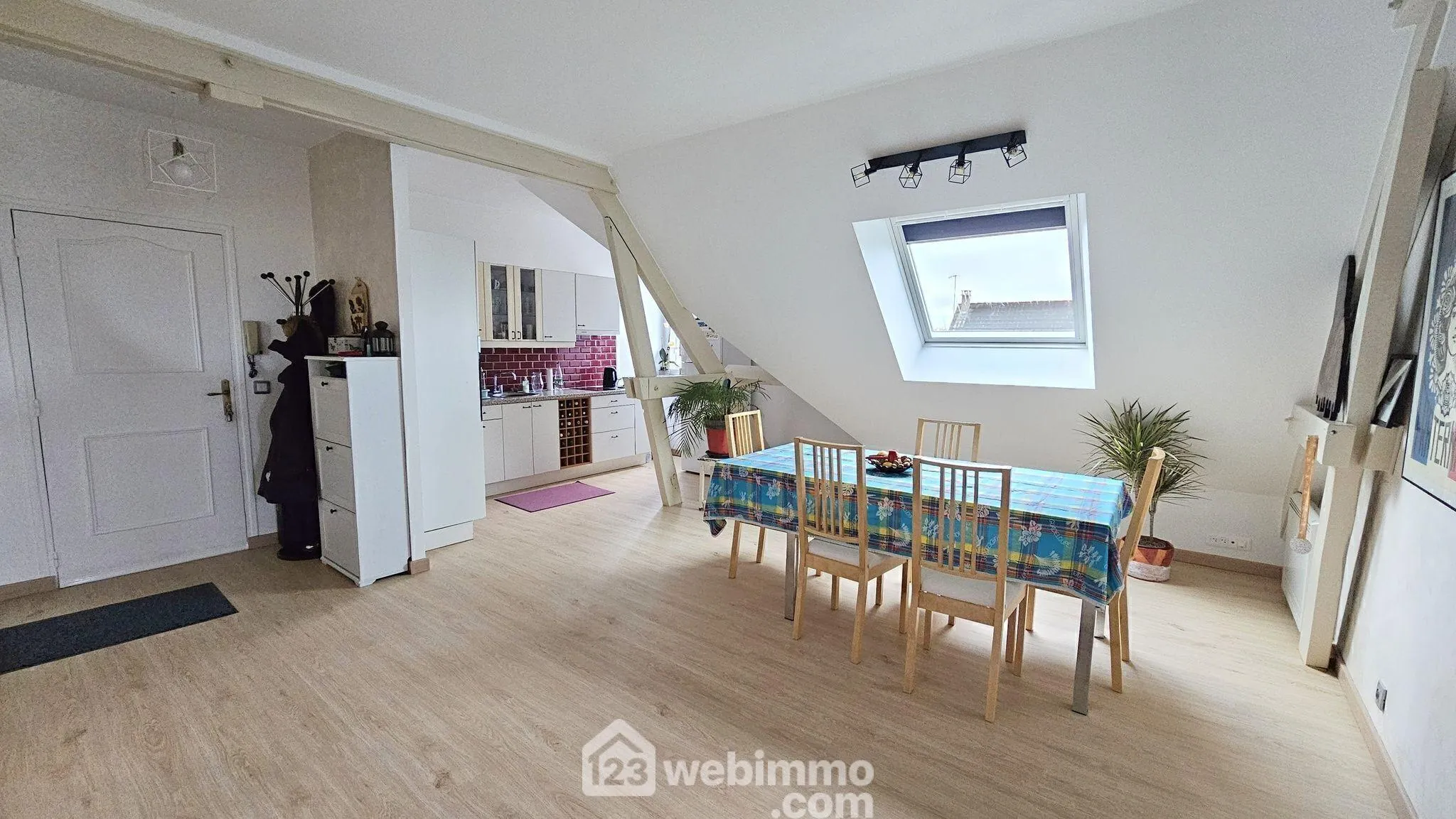Bel appartement rénové de 60 m² à Samoreau avec parking et cave 