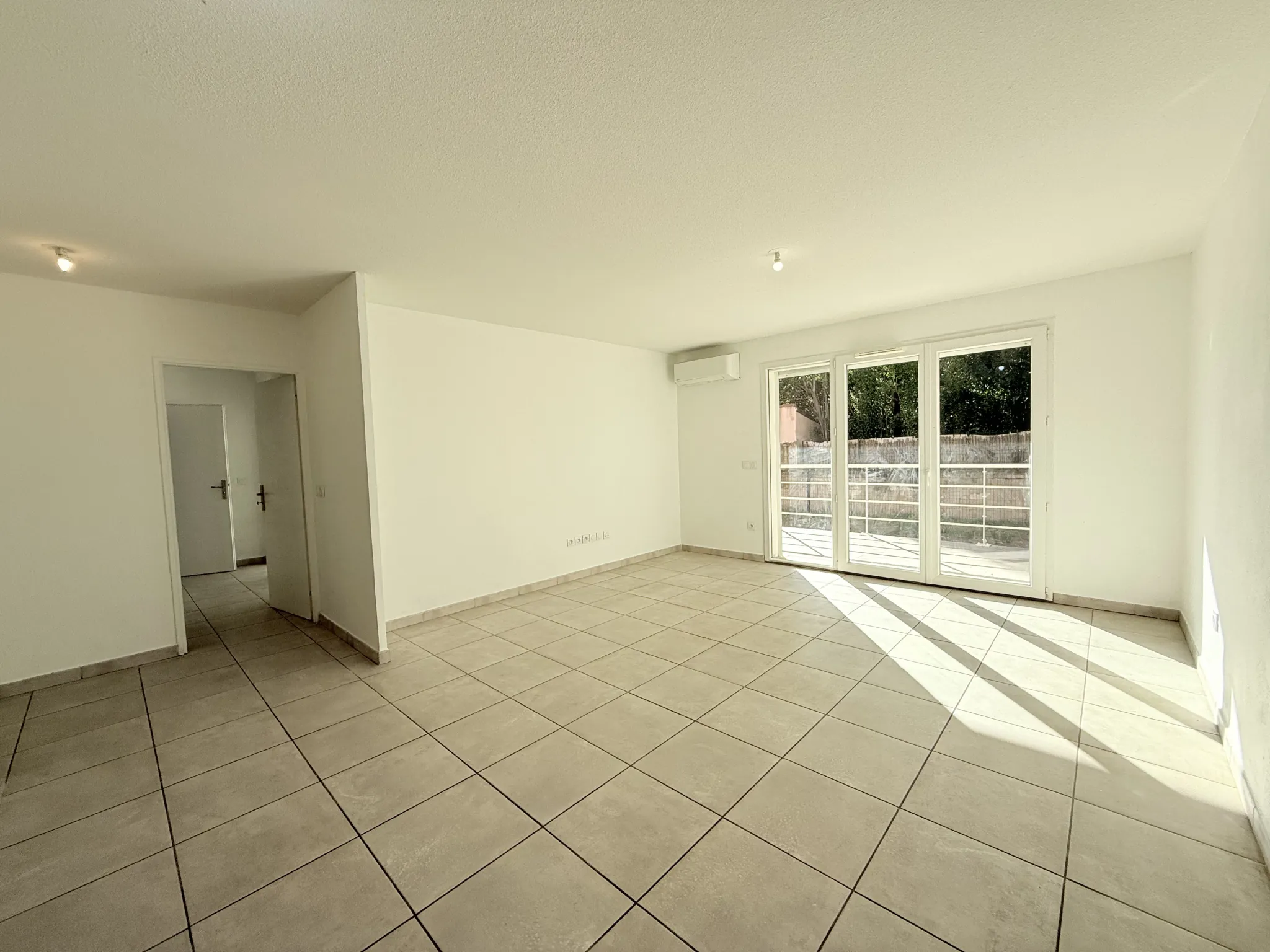 Appartement T3 avec jardin, terrasse et garage à Lunel – 63 m² 