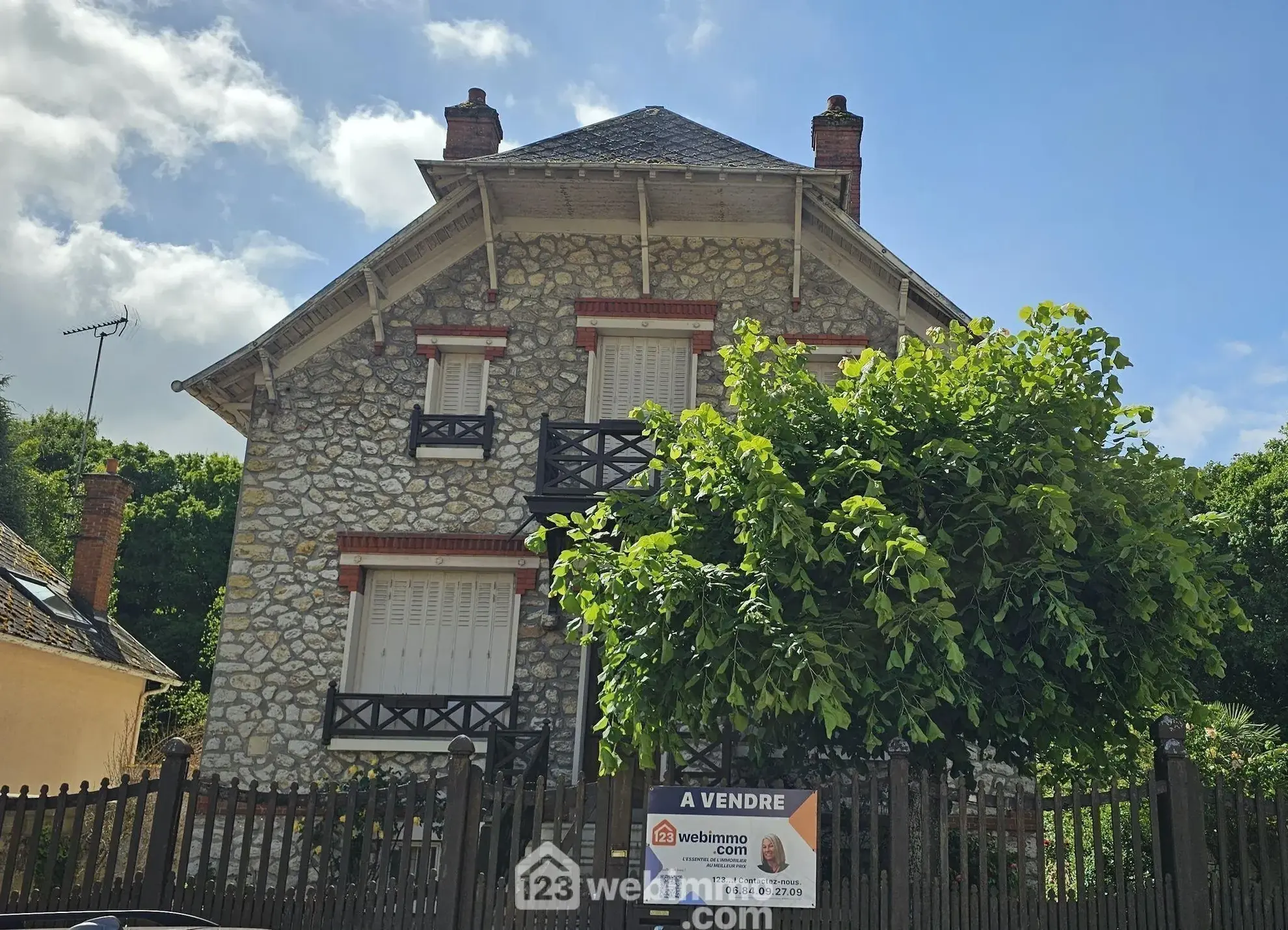 Belle maison bourgeoise de 165 m² avec dépendance et garage à Le Malesherbois 