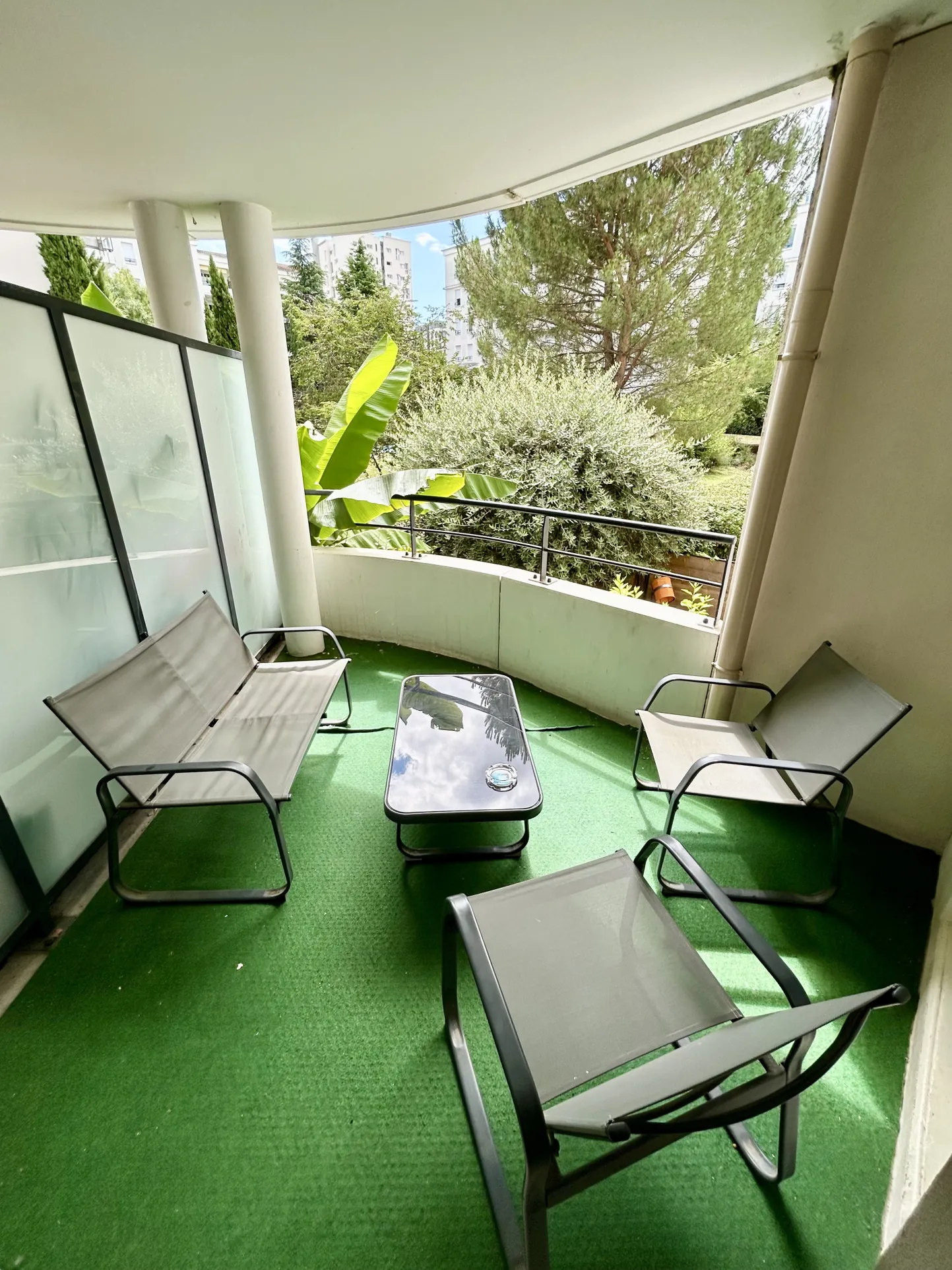 Appartement T3 rénové avec terrasse et piscine à Tassin-la-Demi-Lune