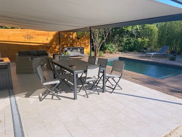 Appartement T3 avec terrasse, piscine et parking à Ghisonaccia