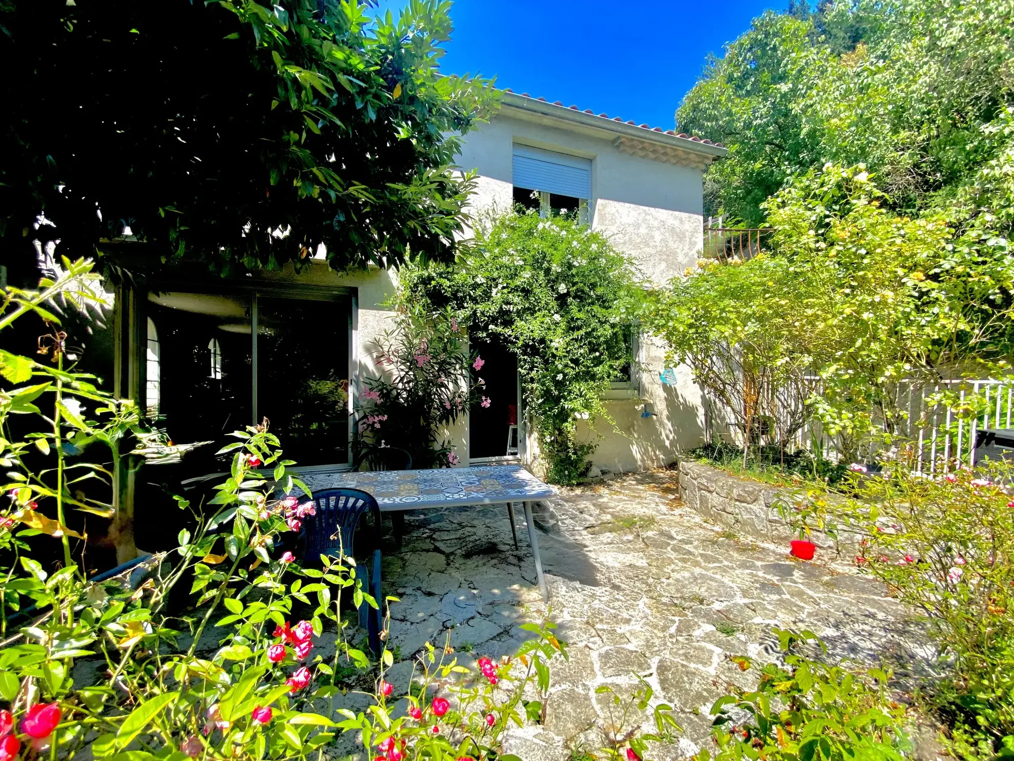 Trouvez une maison en pierre authentique avec ascenseur et terrain à Annonay