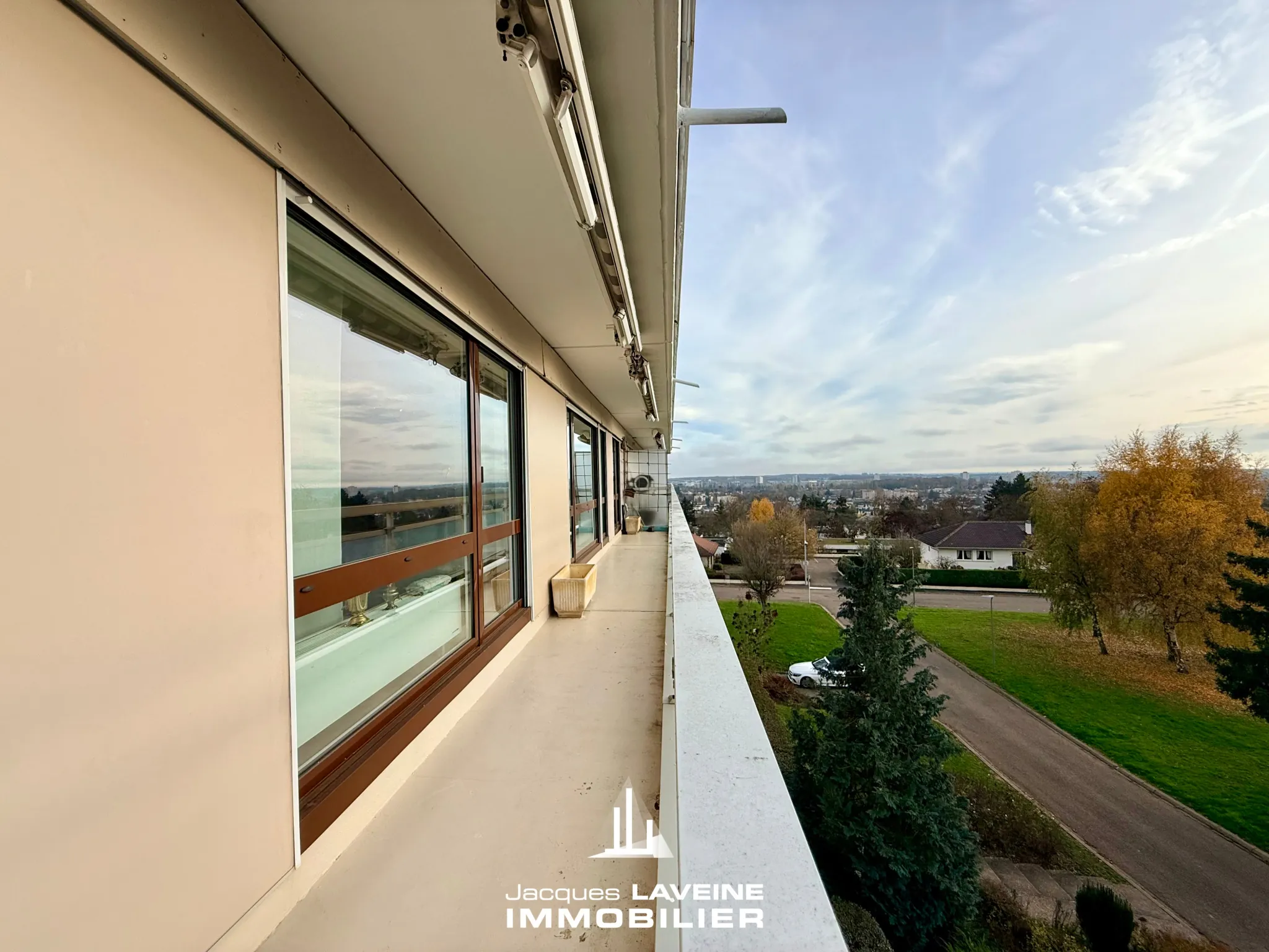 Appartement 4 pièces à Metz-Vallières avec vue imprenable, parking inclus 