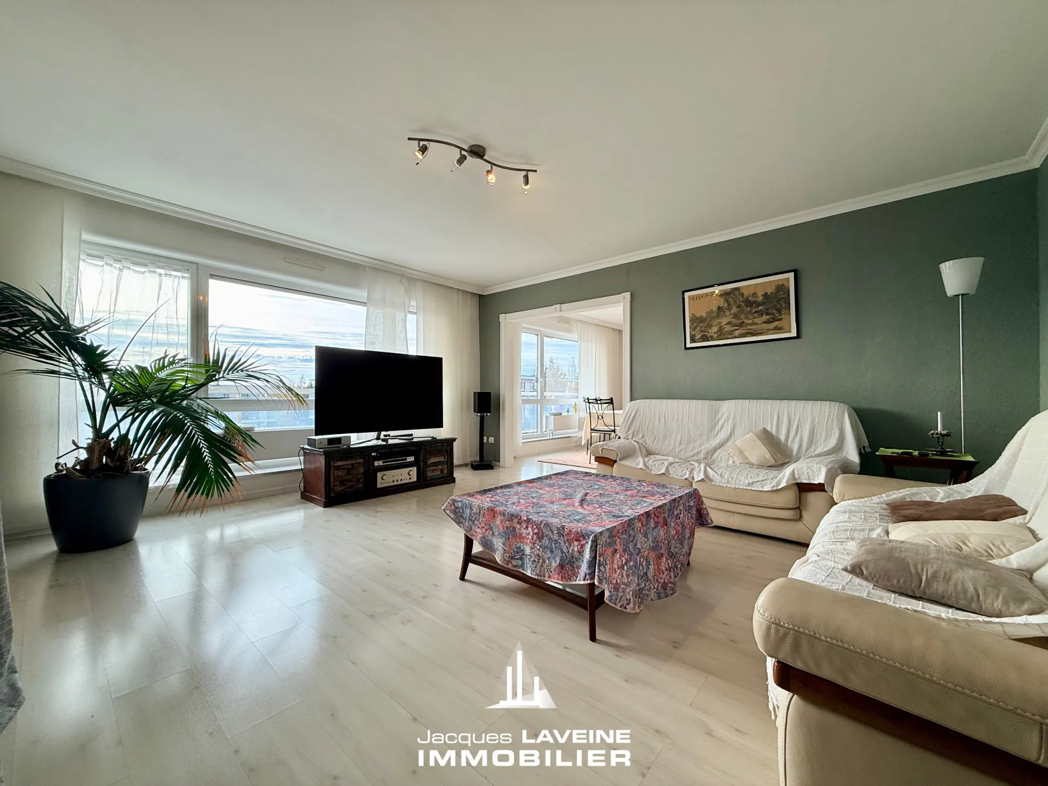 Appartement 4 pièces à Metz-Vallières avec vue imprenable, parking inclus 