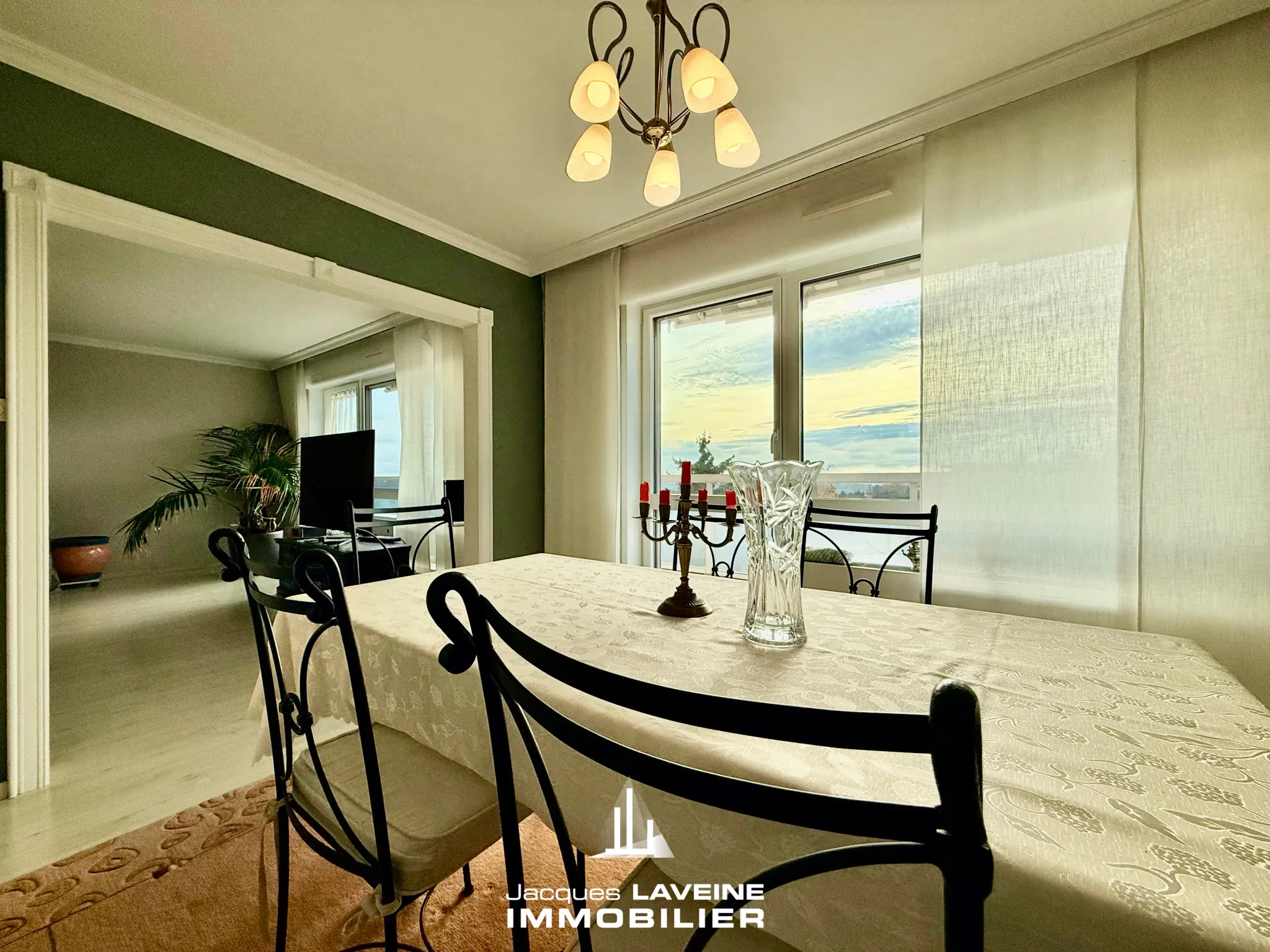 Appartement 4 pièces à Metz-Vallières avec vue imprenable, parking inclus 