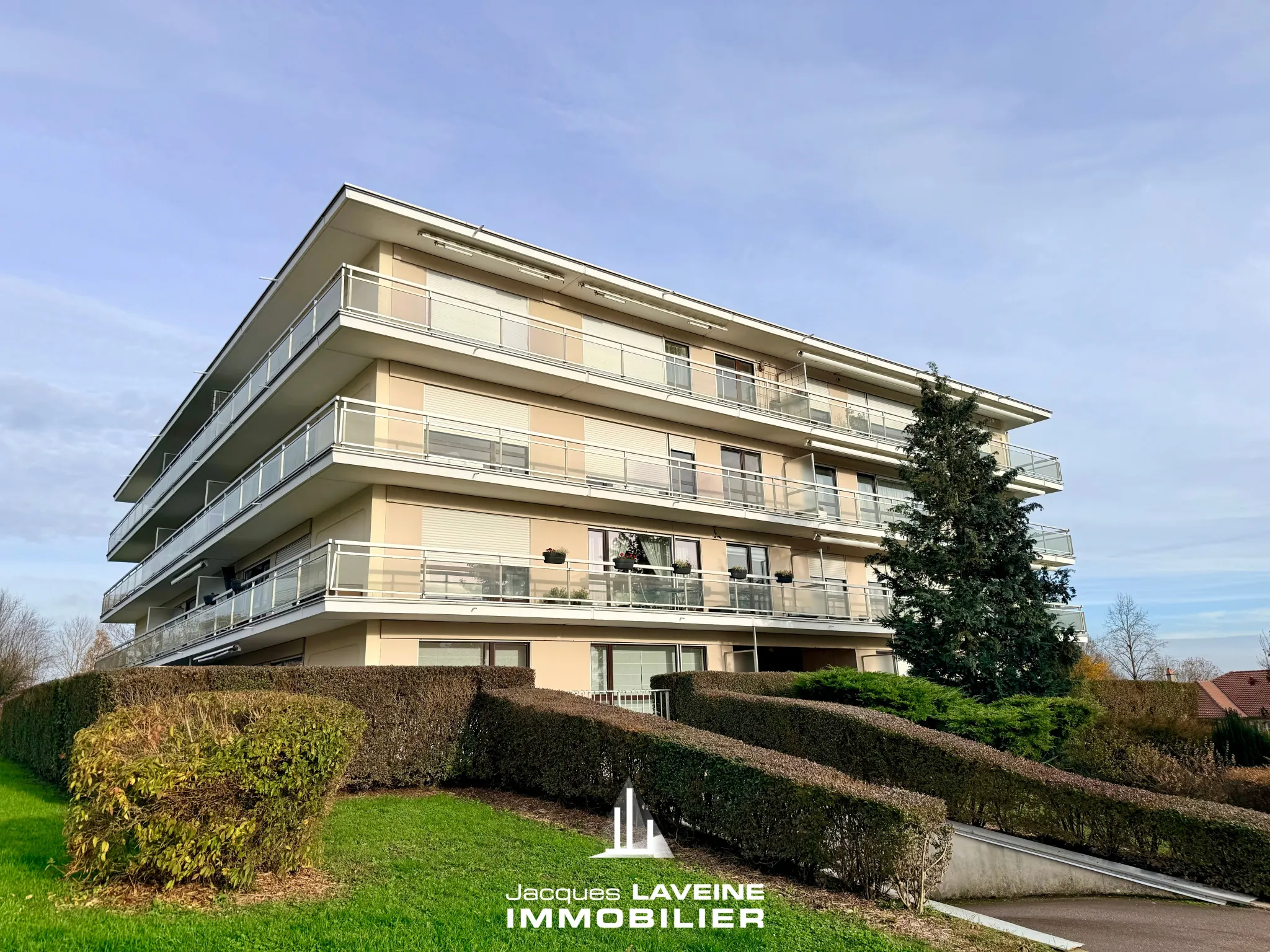 Appartement 4 pièces à Metz-Vallières avec vue imprenable, parking inclus 