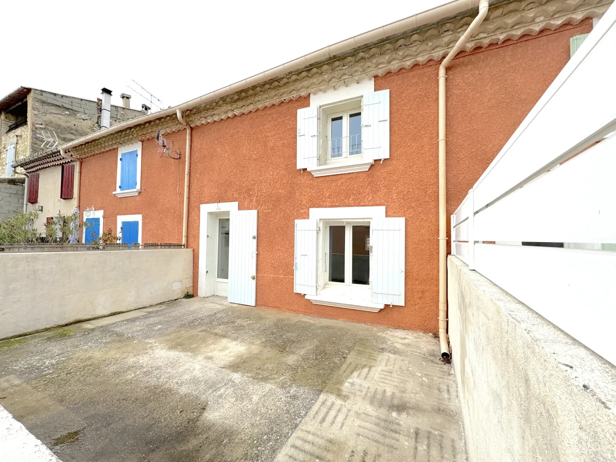 Charmante maison T3 avec terrasse à Caumont-sur-Durance - Vente immobilière